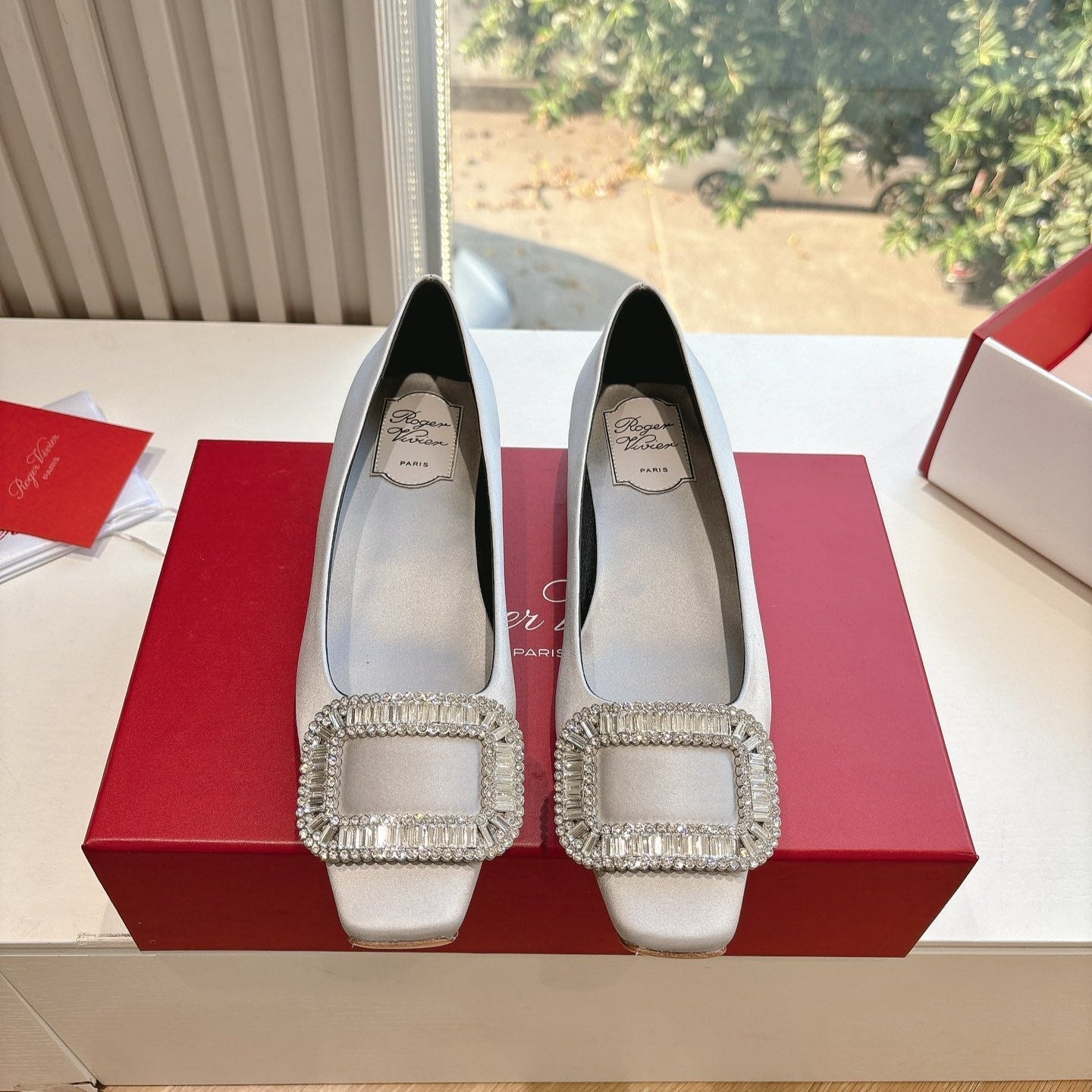 BELLE VIVIER BALLERINAS IN PLATINUM SILK - 34