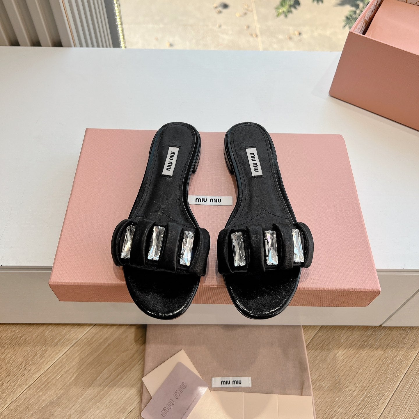 SLIDE SANDALS ATTACHED DIAMOND IN BLACK LAMBSKIN - 35
