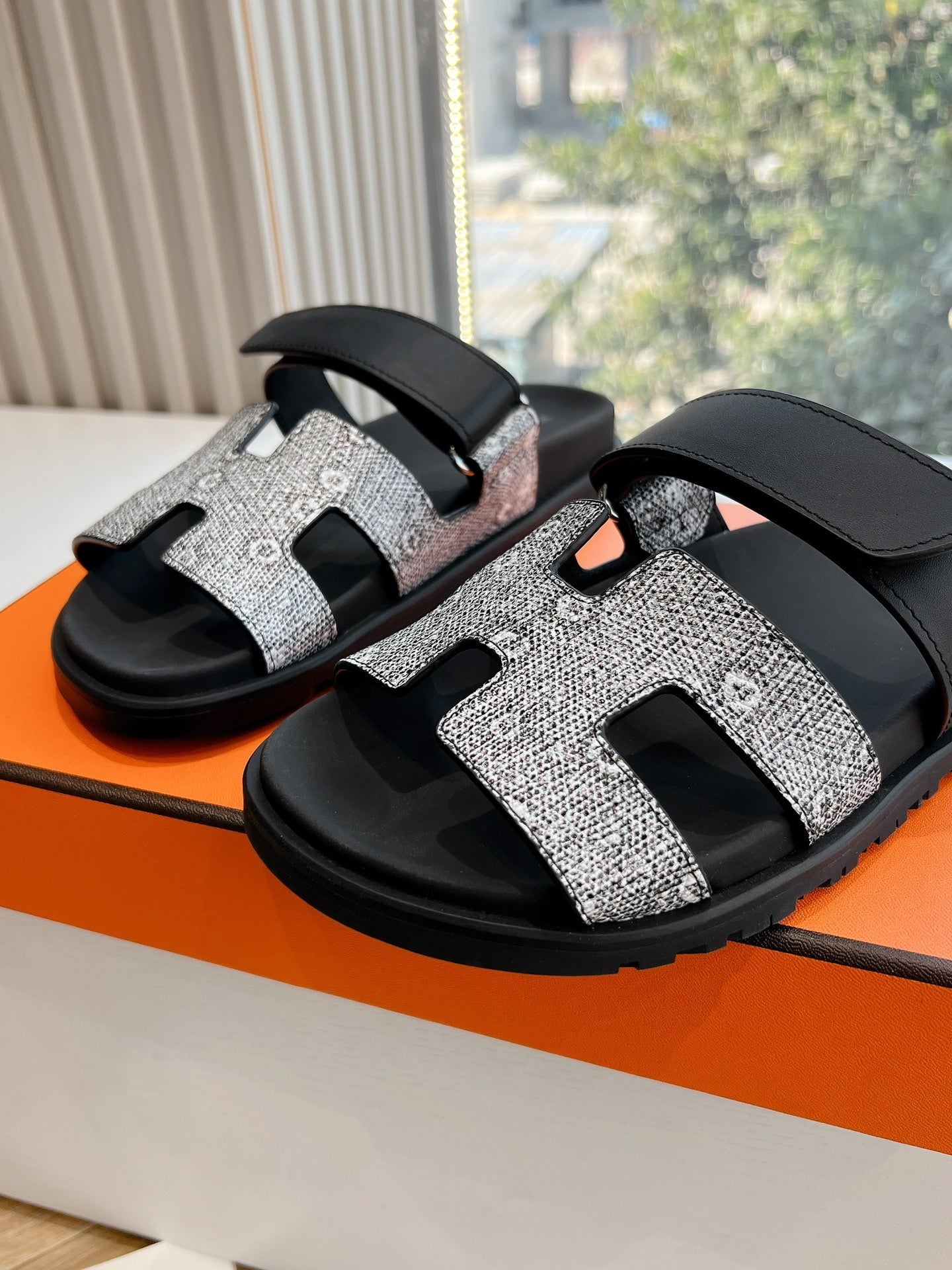 CHYPRE SANDAL IN BLACK MIX WHITE LIZARD SKIN - 35