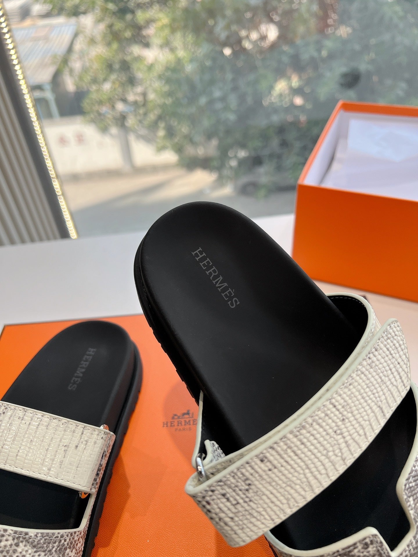 CHYPRE SANDAL IN WHITE MIX BLACK LIZARD SKIN - 35
