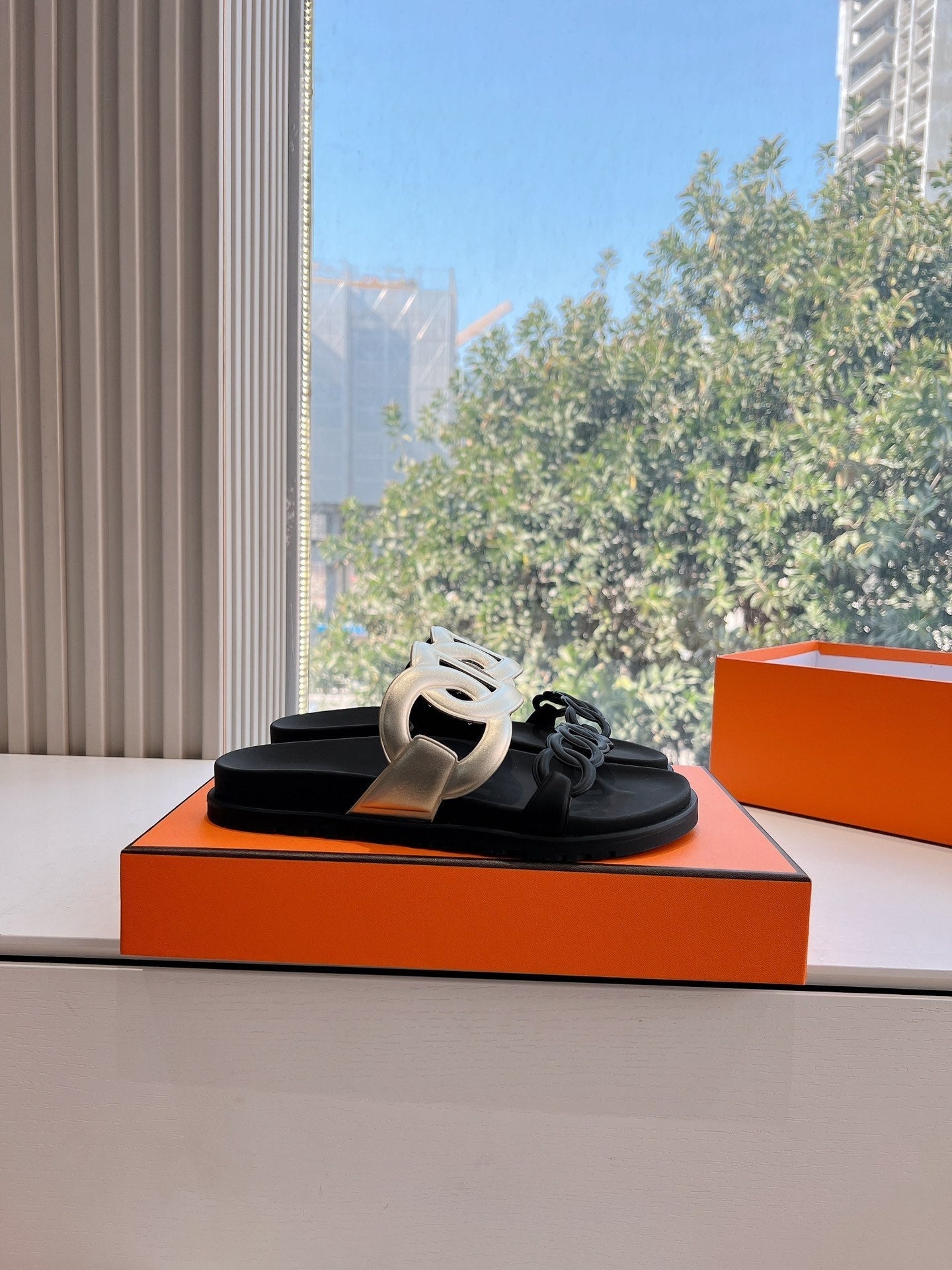 EXTRA SANDAL IN GOLD MIX BLACK CALFSKIN - 35