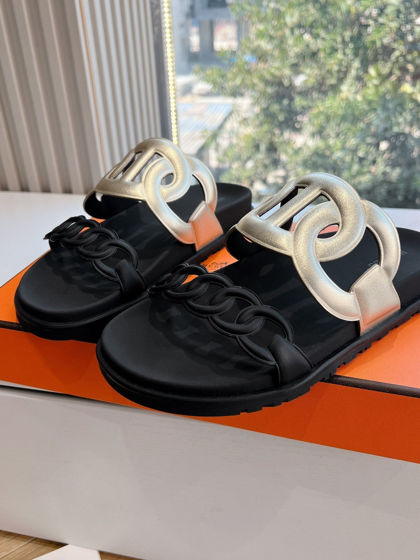 EXTRA SANDAL IN GOLD MIX BLACK CALFSKIN - 35