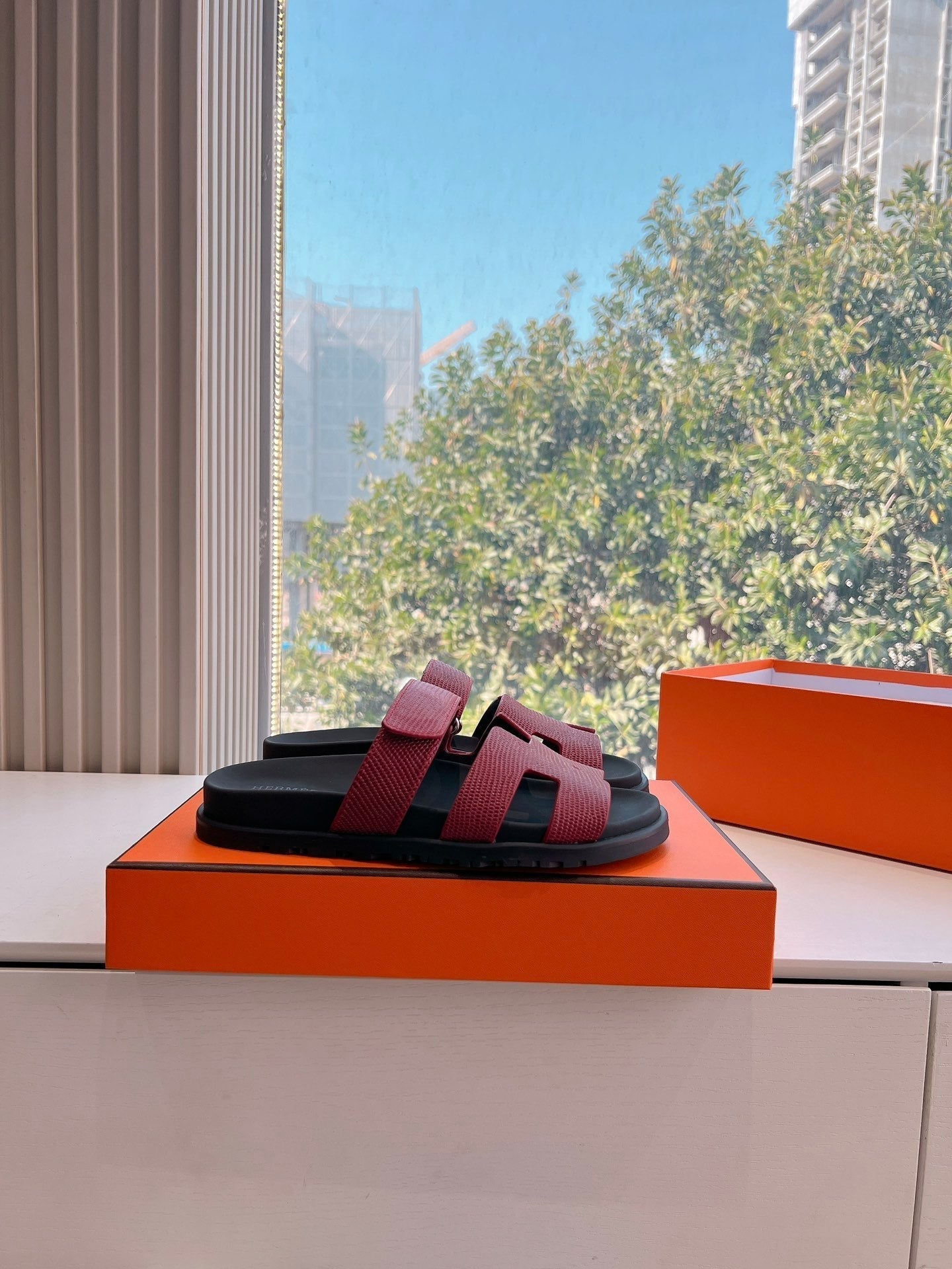 CHYPRE SANDAL IN CURRANT RED SHINY GRAINED CALFSKIN - 35
