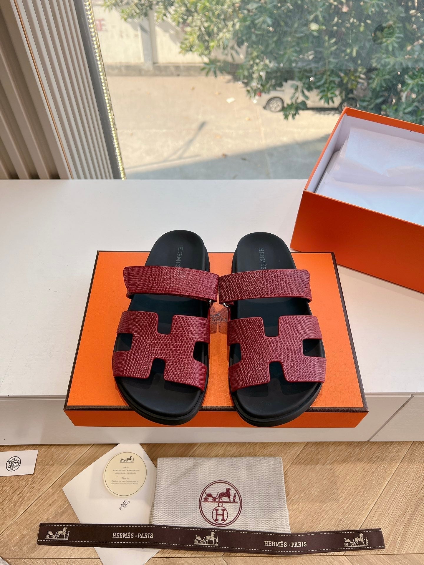 CHYPRE SANDAL IN CURRANT RED SHINY GRAINED CALFSKIN - 35