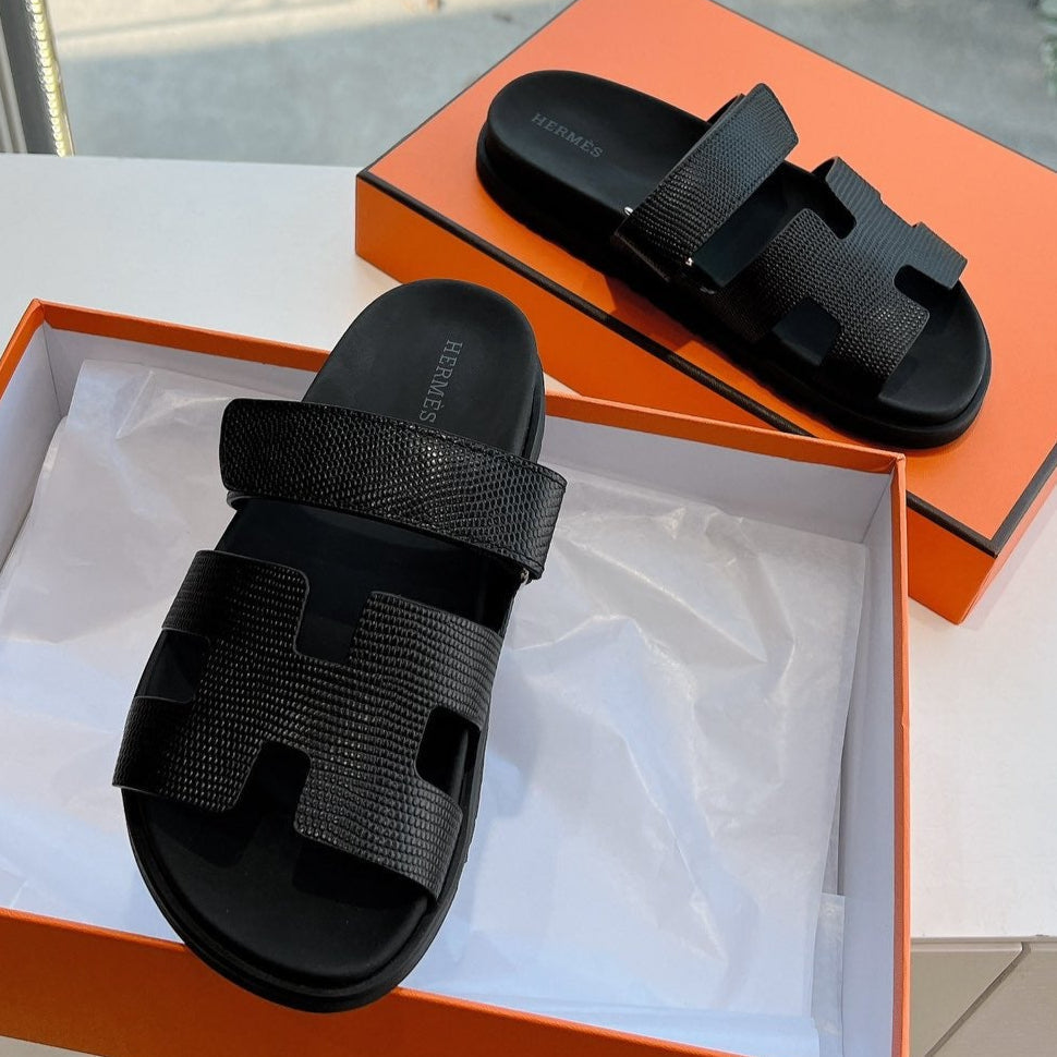CHYPRE SANDAL IN BLACK SHINY GRAINED CALFSKIN - 35
