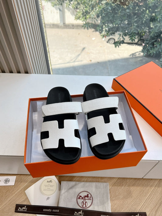 CHYPRE SANDAL З БІЛОЇ БЛИСКУЧОЇ ЗЕРНИСТОЇ ТЕЛЯЧОЇ ШКІРИ - 35