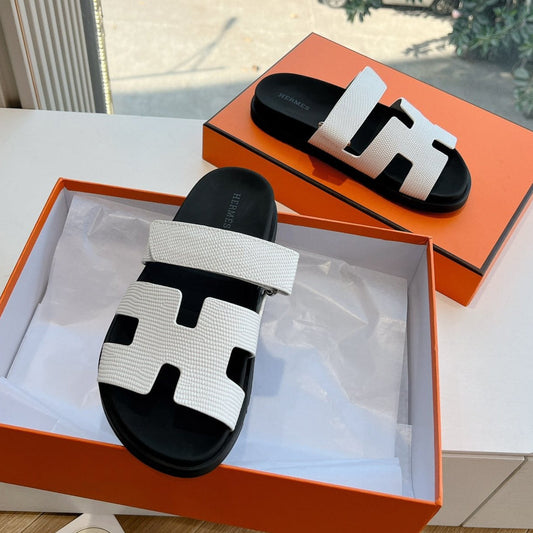 CHYPRE SANDAL IN WHITE SHINY GRAINED CALFSKIN - 35