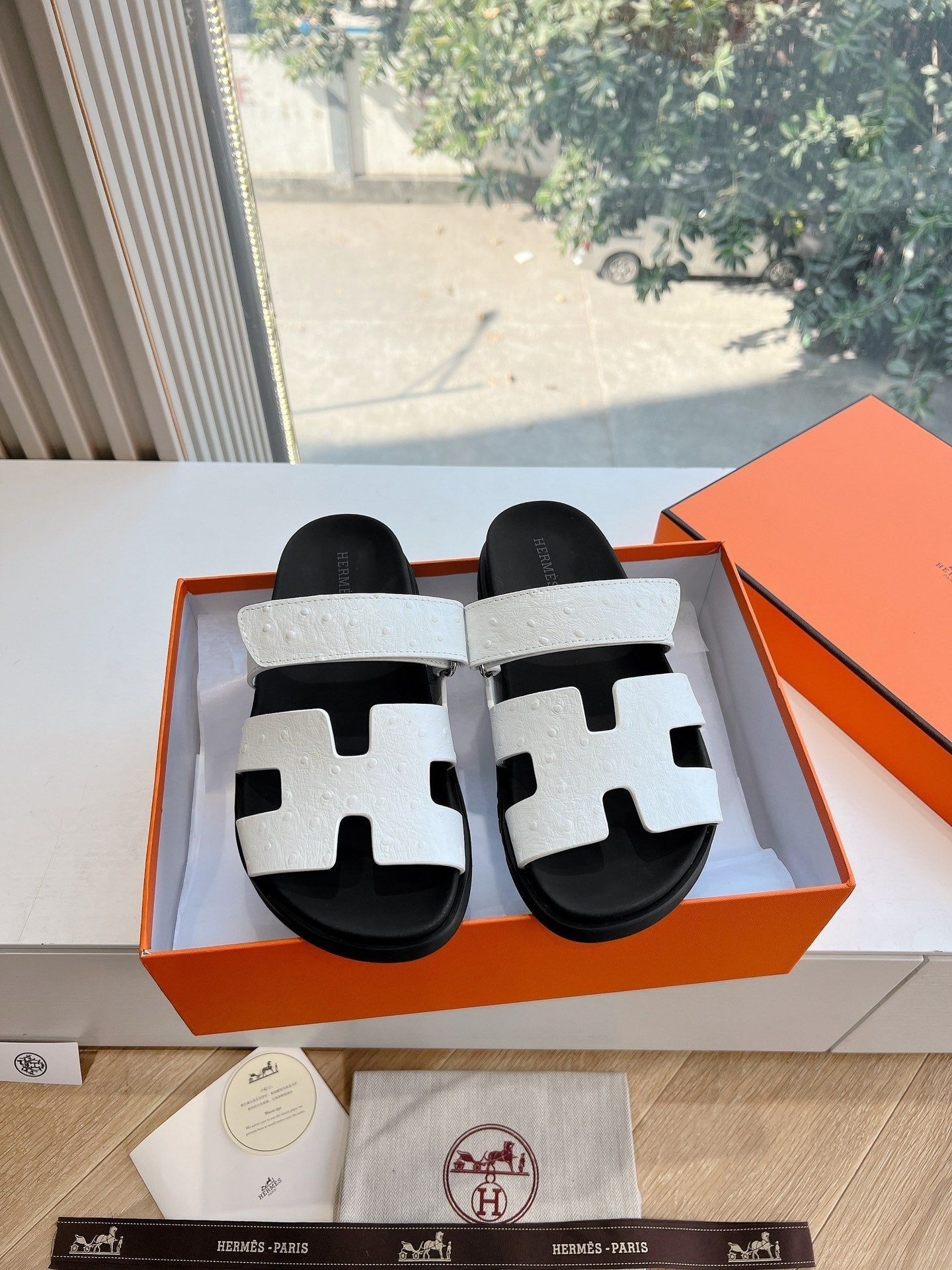 CHYPRE SANDAL IN WHITE GRAINED CALFSKIN - 35