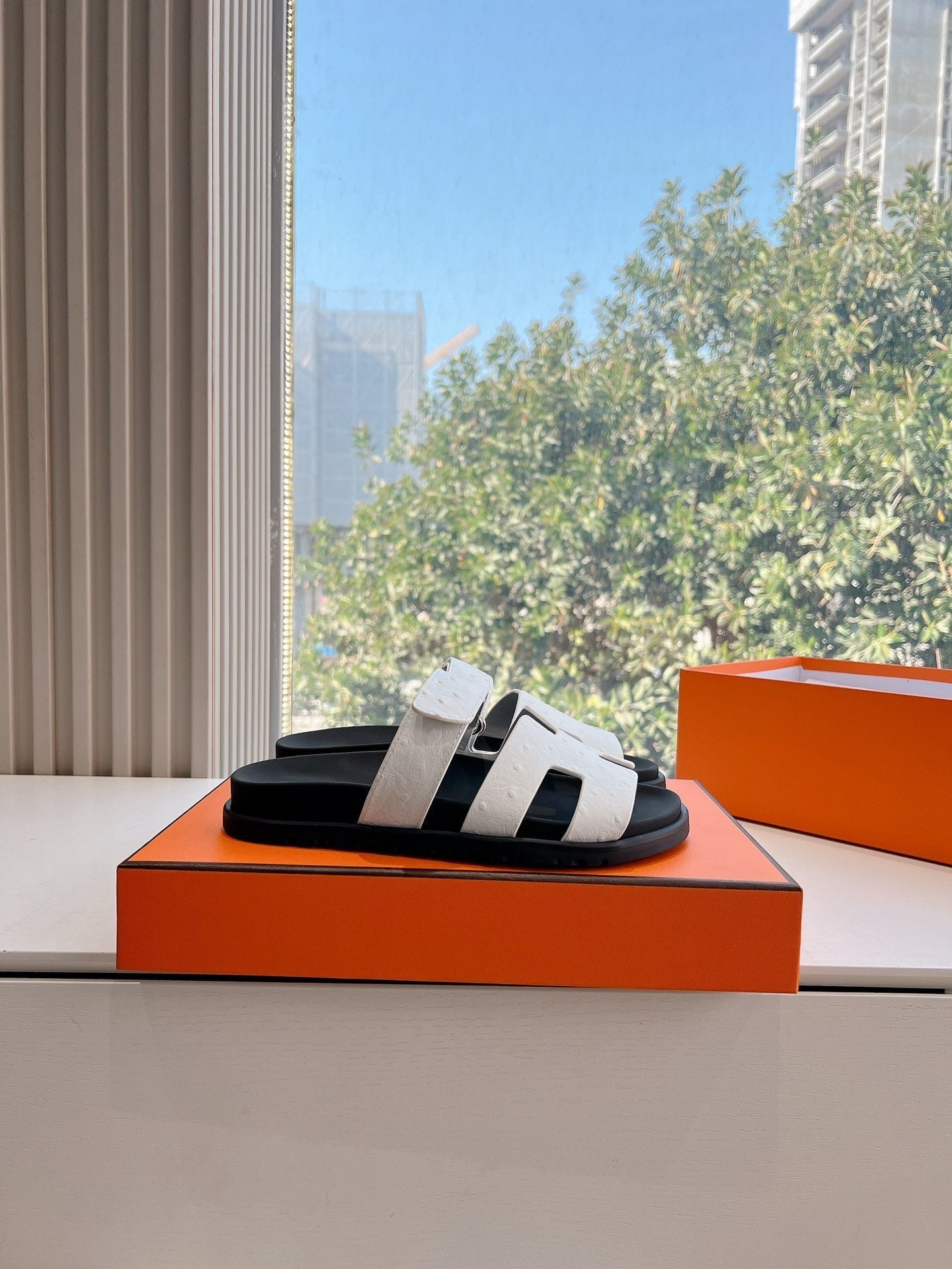 CHYPRE SANDAL IN WHITE GRAINED CALFSKIN - 35