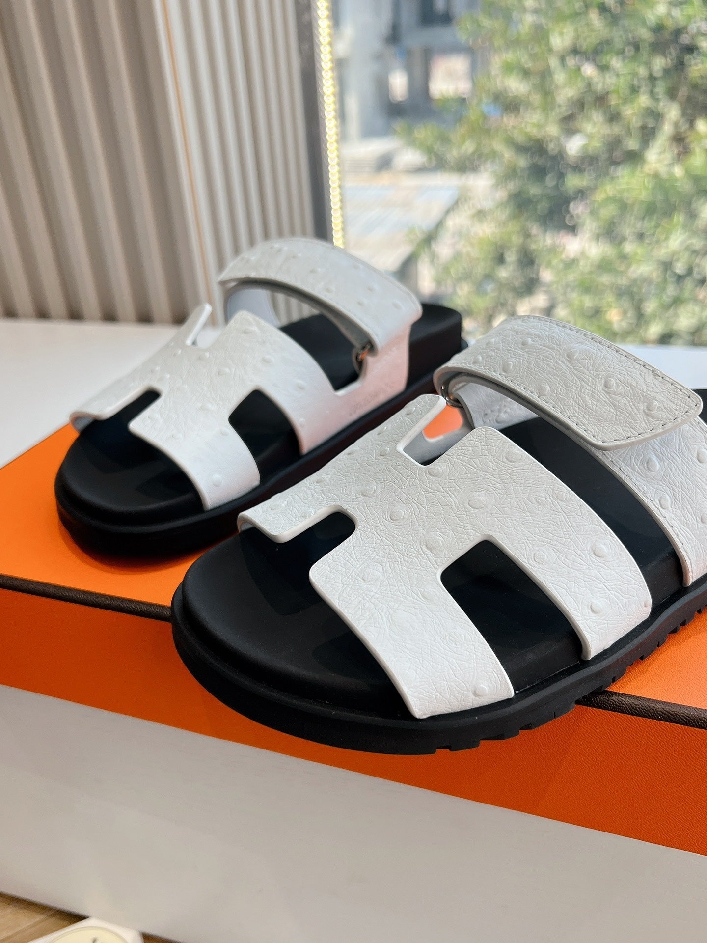 CHYPRE SANDAL IN WHITE GRAINED CALFSKIN - 35
