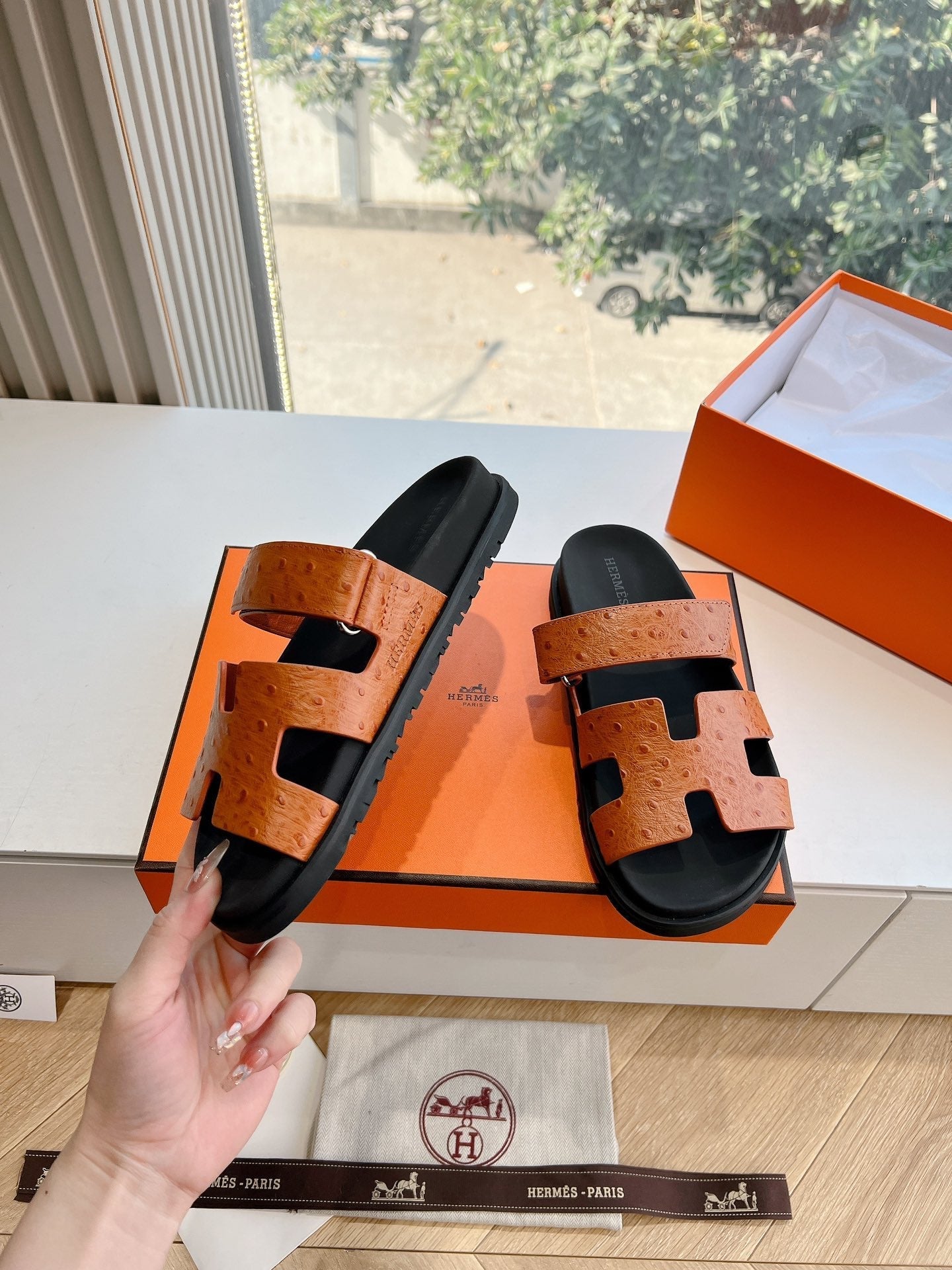CHYPRE SANDAL IN VIVID ORANGE GRAINED CALFSKIN - 35