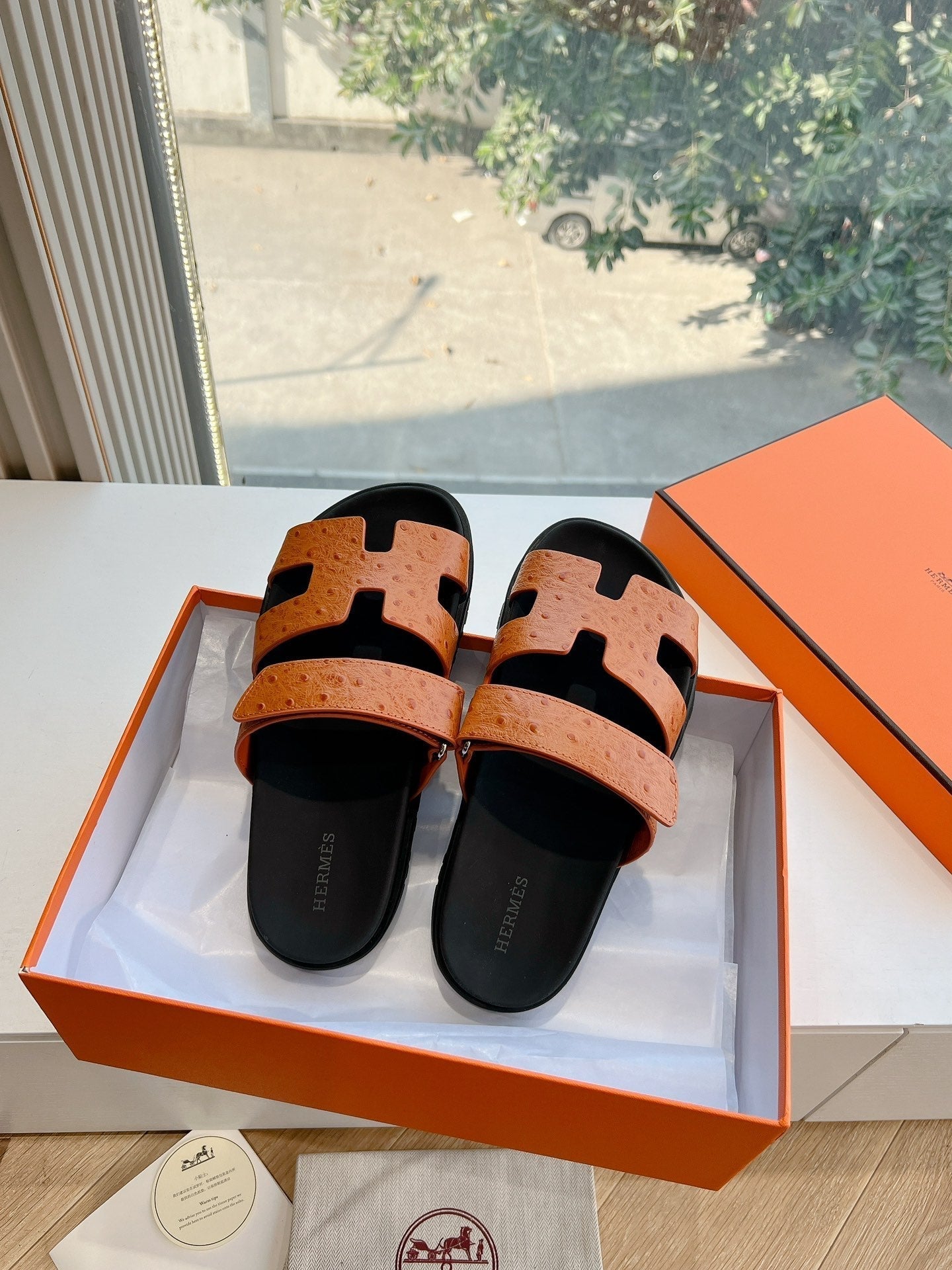 CHYPRE SANDAL IN VIVID ORANGE GRAINED CALFSKIN - 35