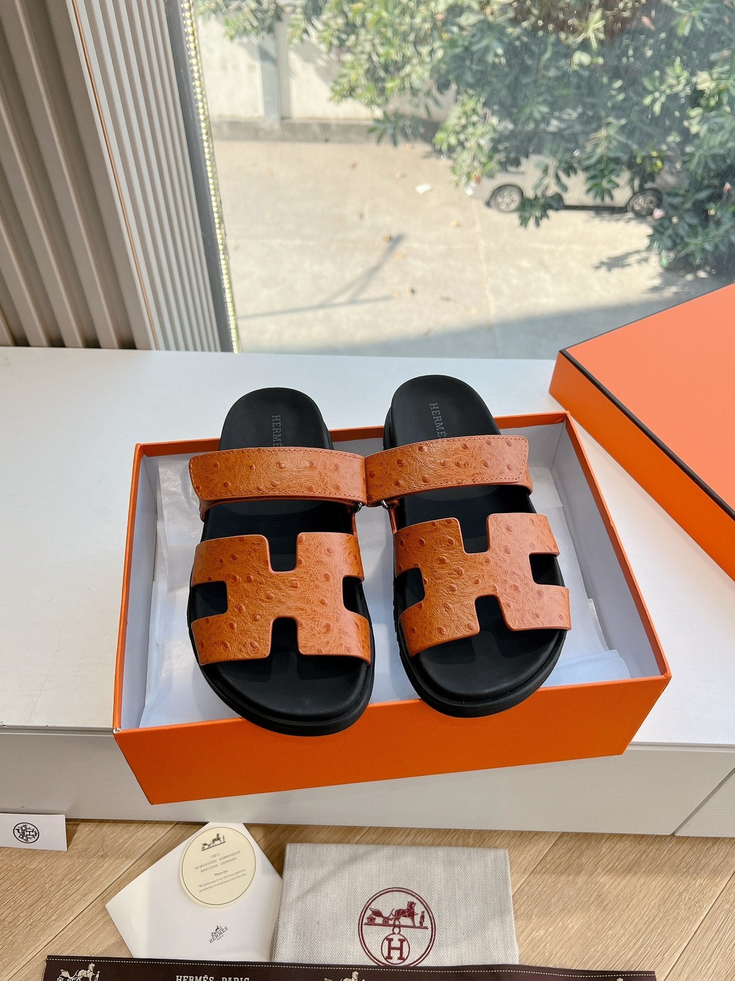 CHYPRE SANDAL IN VIVID ORANGE GRAINED CALFSKIN - 35