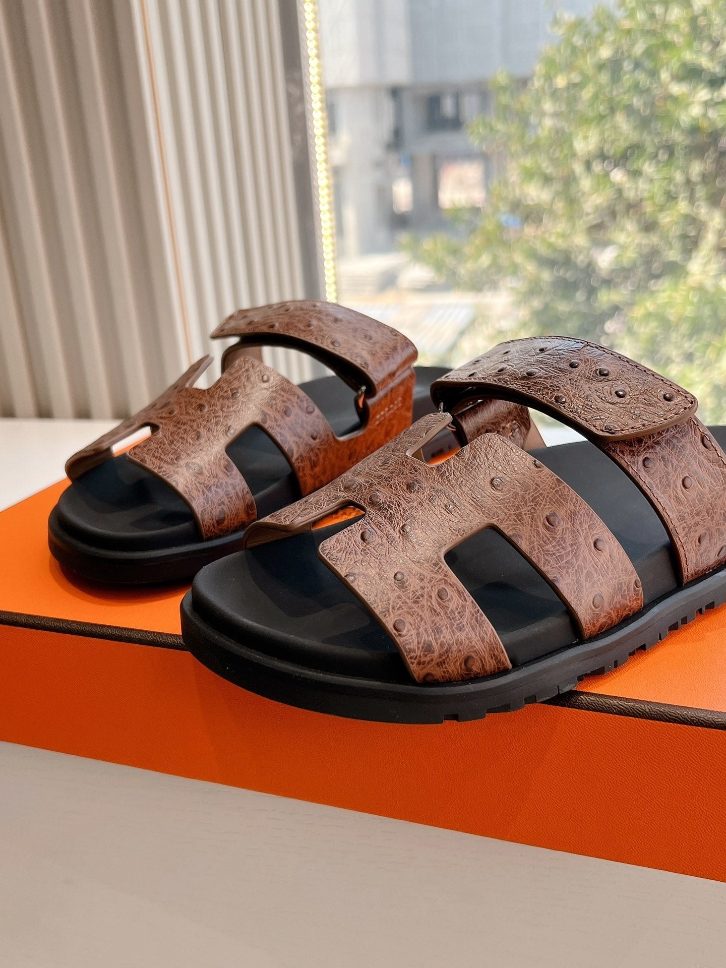 CHYPRE SANDAL IN CHOCOLATE BROWN GRAINED CALFSKIN - 35