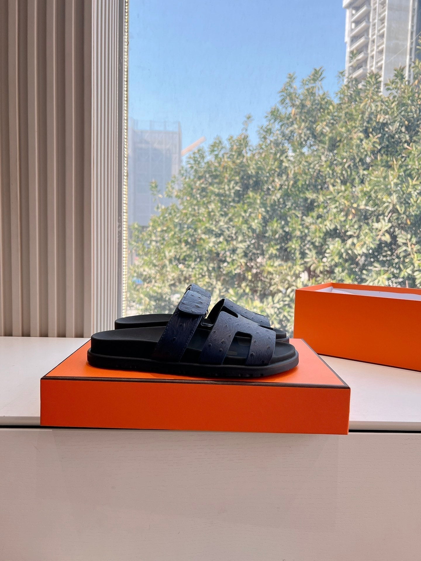 CHYPRE SANDAL IN BLACK GRAINED CALFSKIN - 35