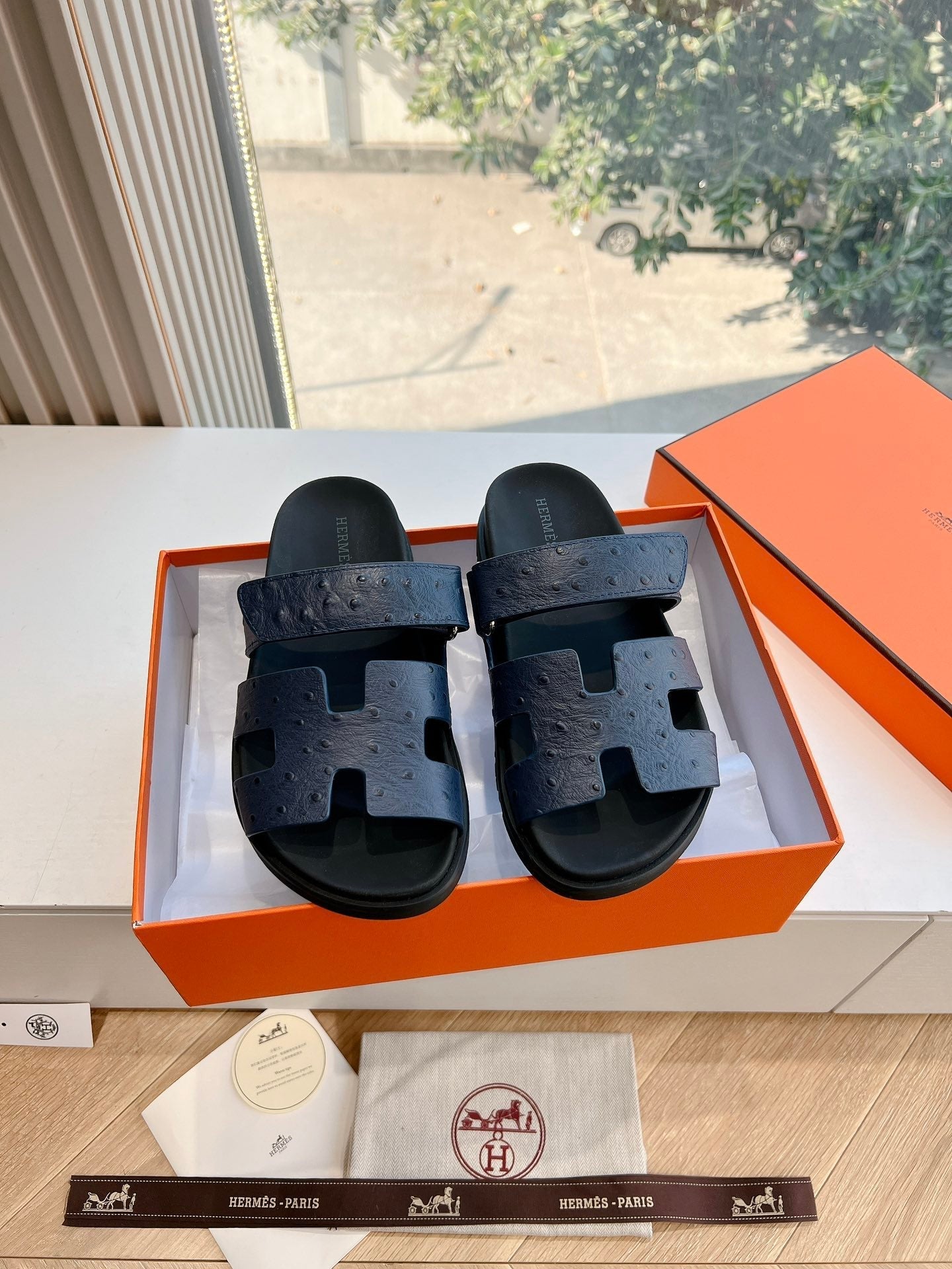 CHYPRE SANDAL IN NAVY BLUE GRAINED CALFSKIN - 35