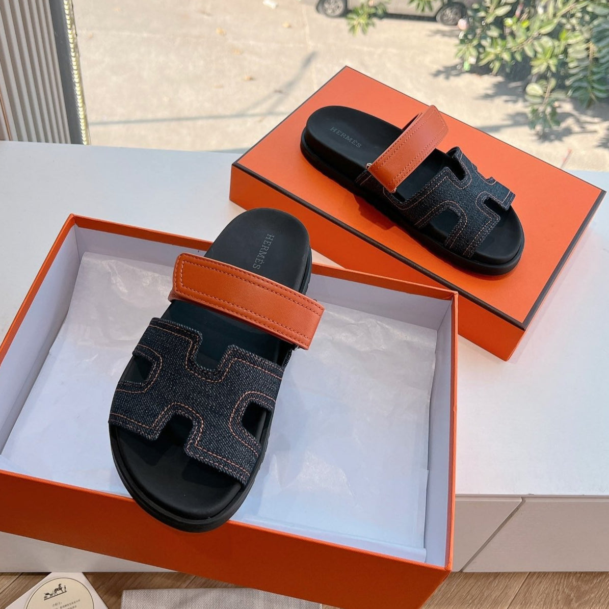 CHYPRE SANDAL IN BLACK DENIM AND VIVID ORANGE CALFSKIN - 35