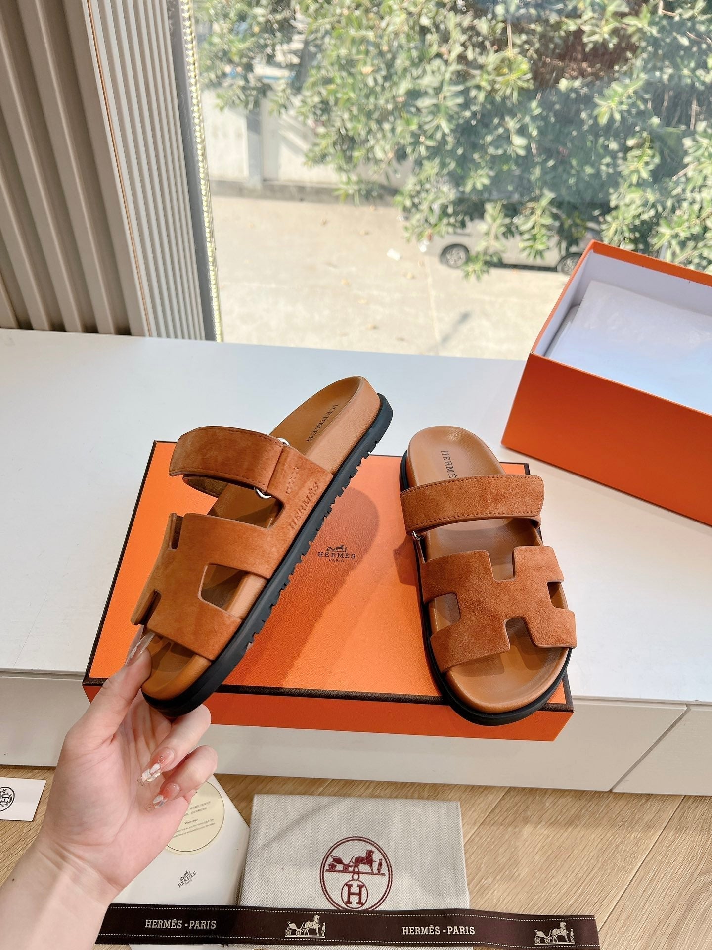 CHYPRE SANDAL IN VIVID ORANGE SUEDE - 35
