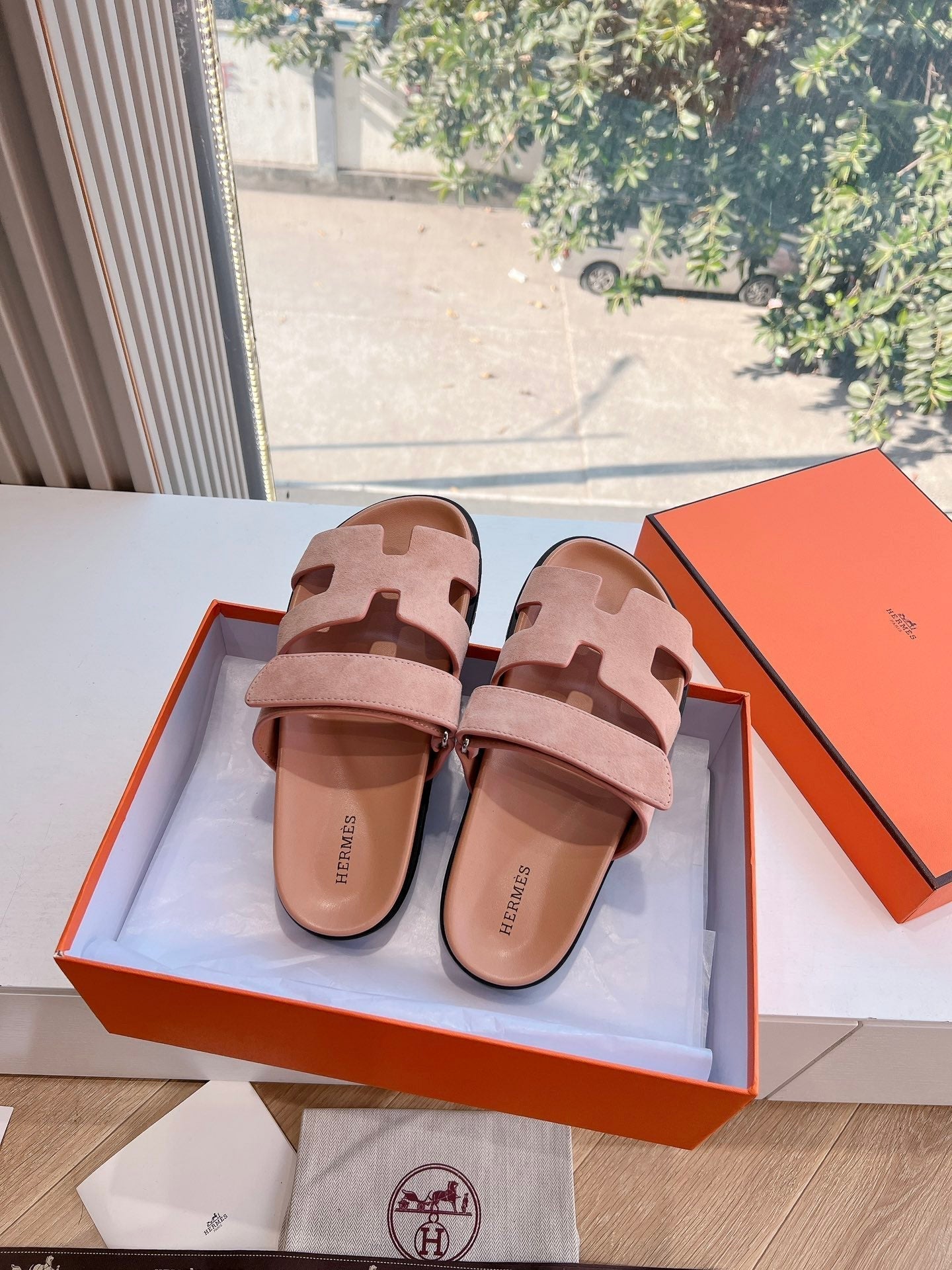 CHYPRE SANDAL IN ROSE PINK SUEDE - 35