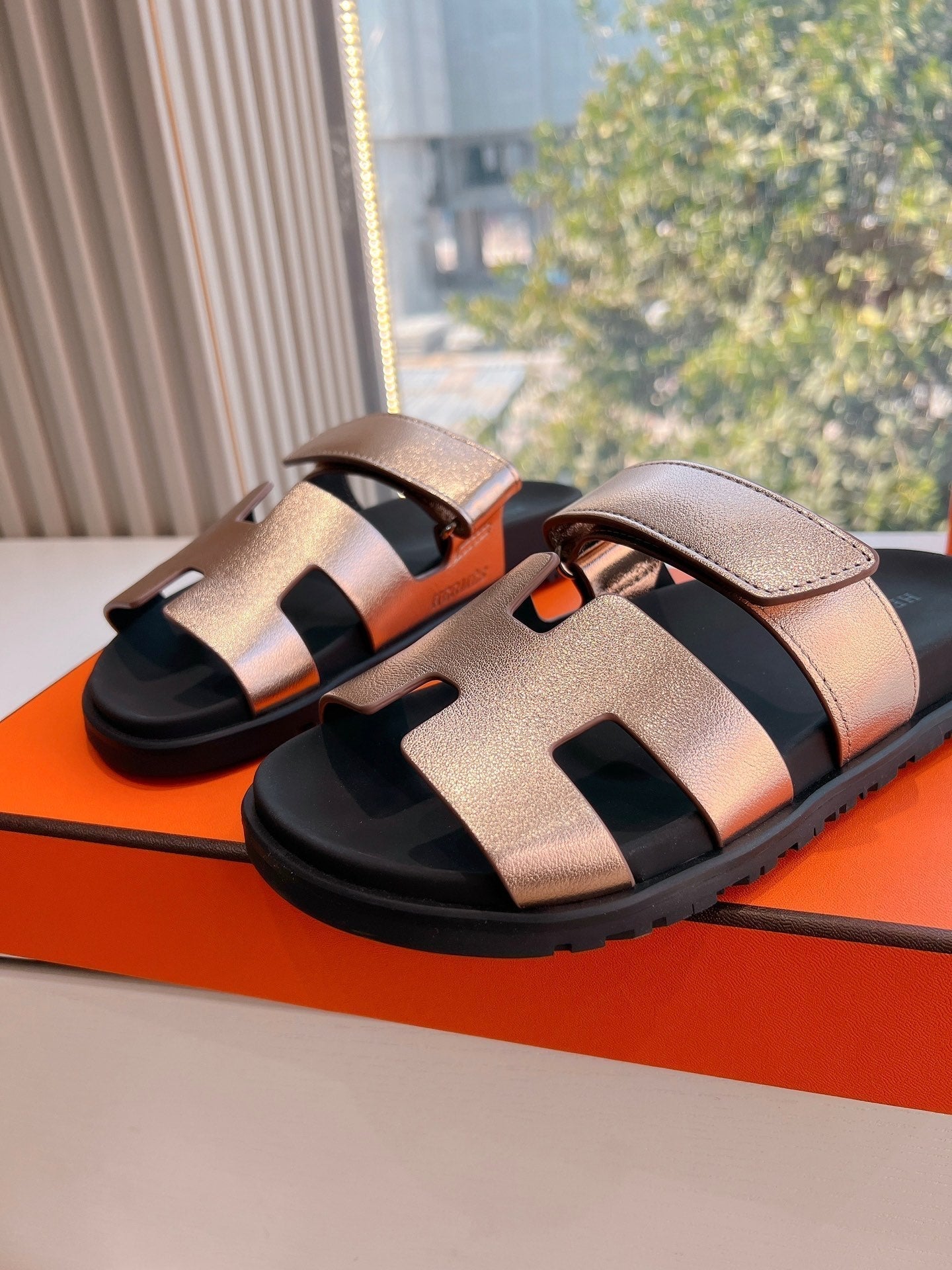 CHYPRE SANDAL IN COPPER BROWN METALLIC CALFSKIN - 35