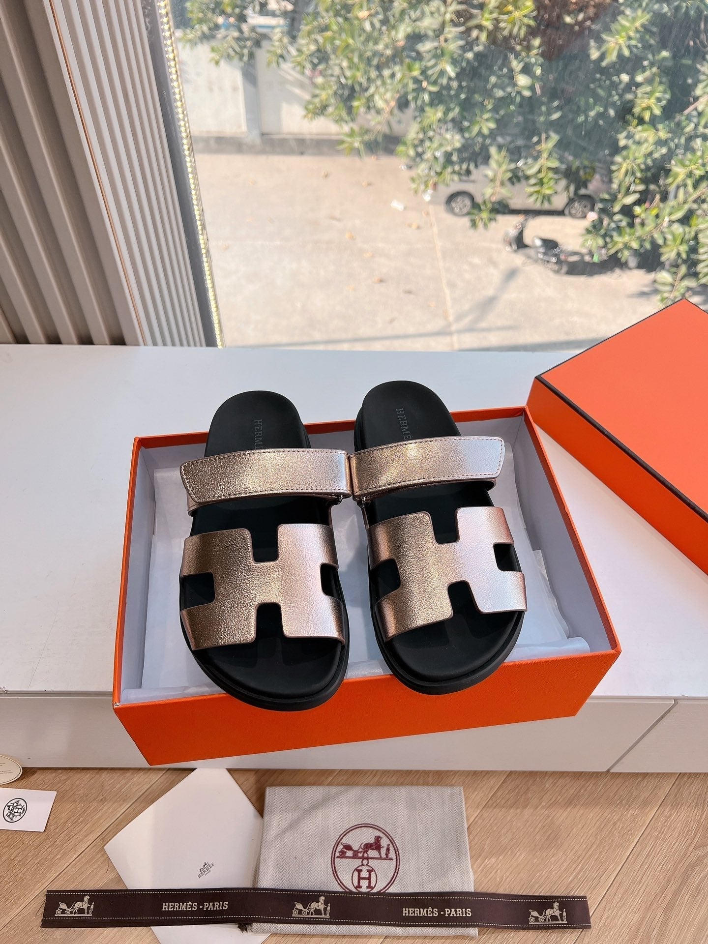 CHYPRE SANDAL IN COPPER BROWN METALLIC CALFSKIN - 35