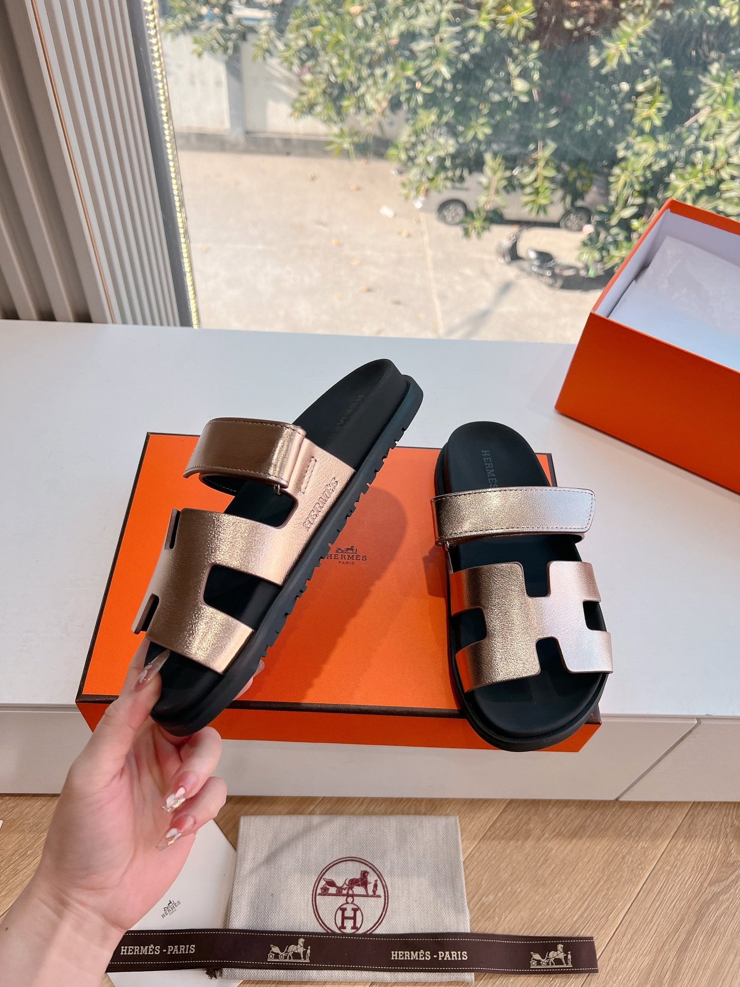 CHYPRE SANDAL IN COPPER BROWN METALLIC CALFSKIN - 35