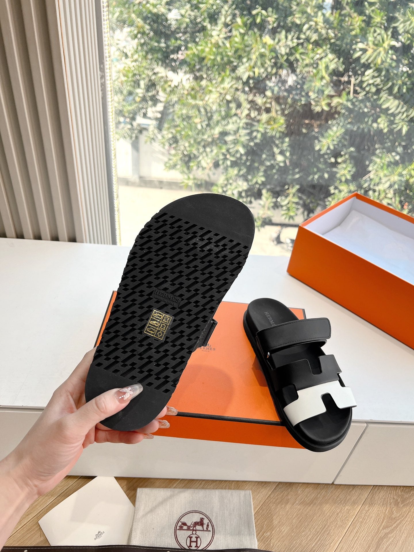CHYPRE SANDAL IN BLACK MIX WHITE CALFSKIN - 35