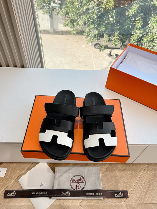 CHYPRE SANDAL IN BLACK MIX WHITE CALFSKIN - 35