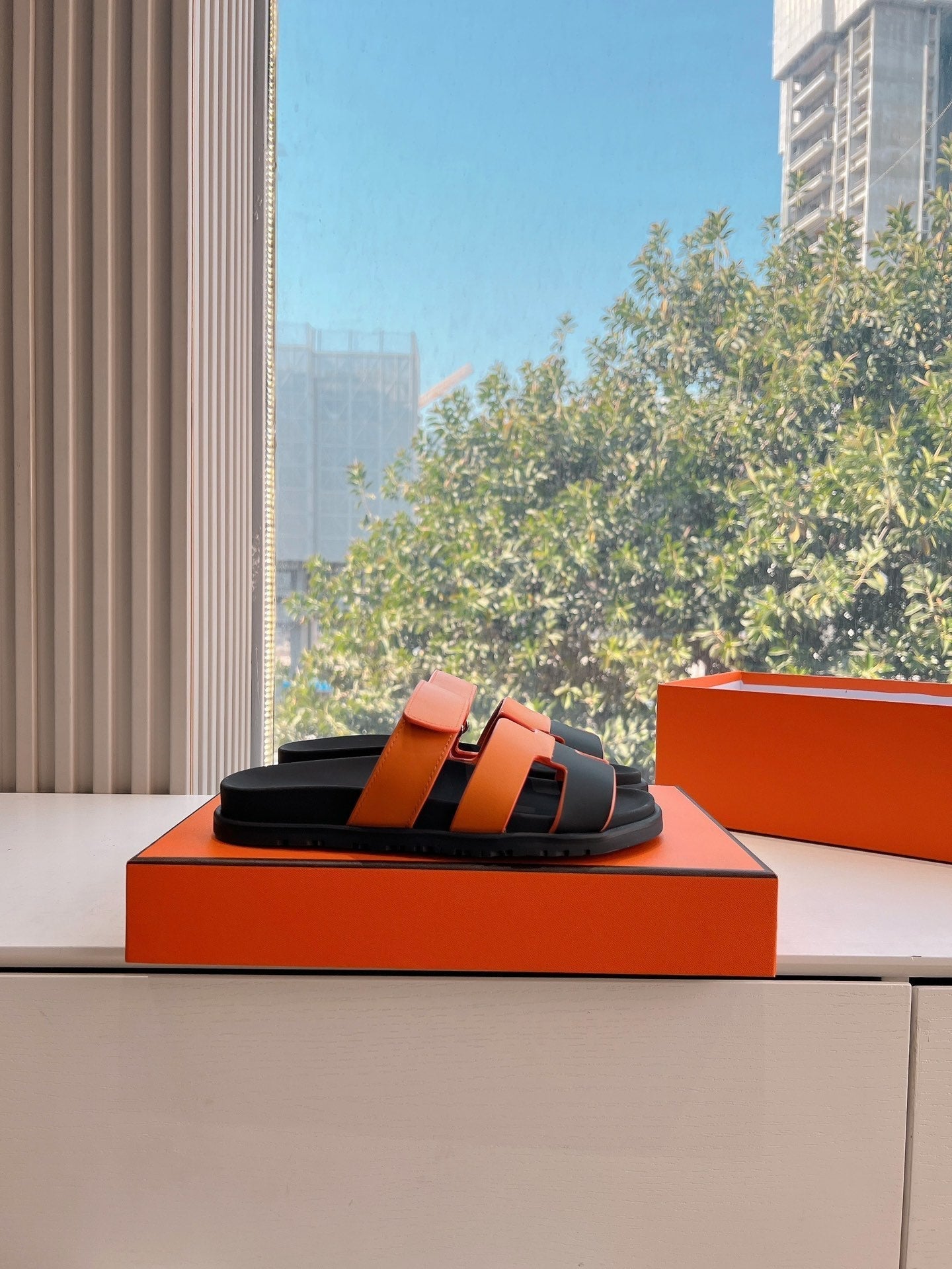 CHYPRE SANDAL IN VIVID ORANGE MIX BLACK CALFSKIN - 35