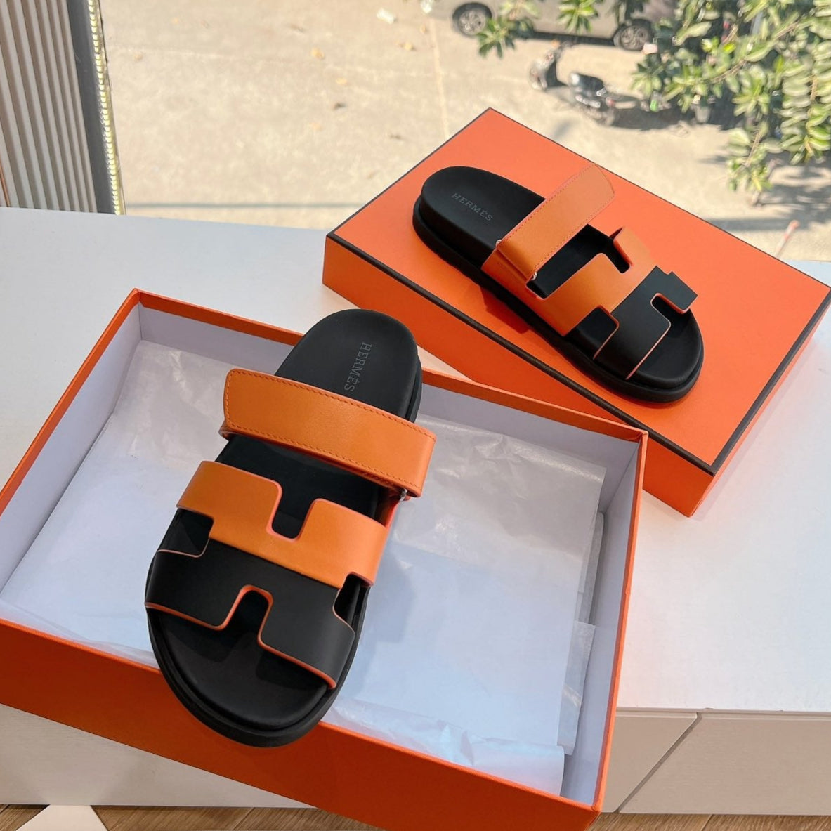 CHYPRE SANDAL IN VIVID ORANGE MIX BLACK CALFSKIN - 35
