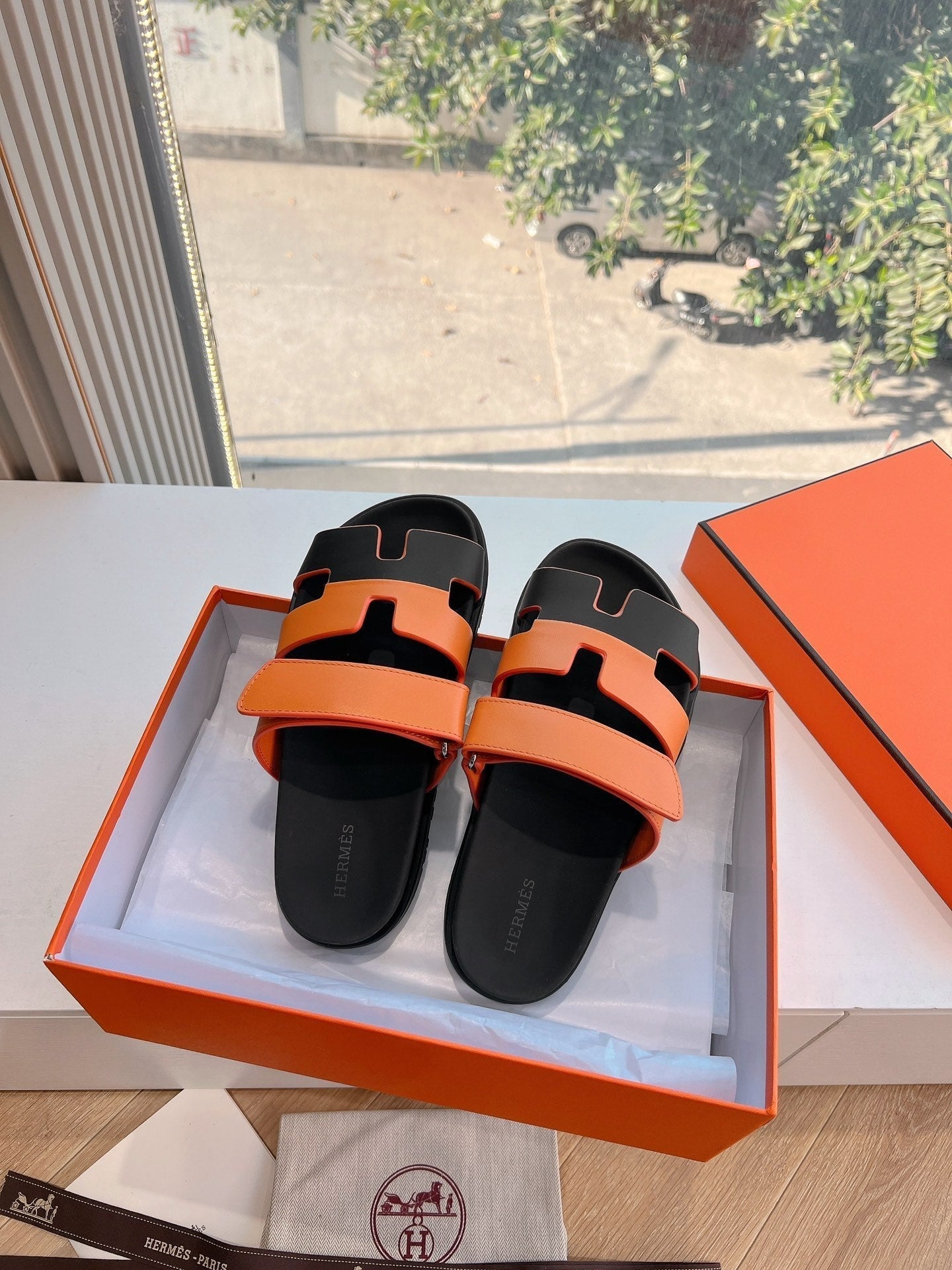 CHYPRE SANDAL IN VIVID ORANGE MIX BLACK CALFSKIN - 35
