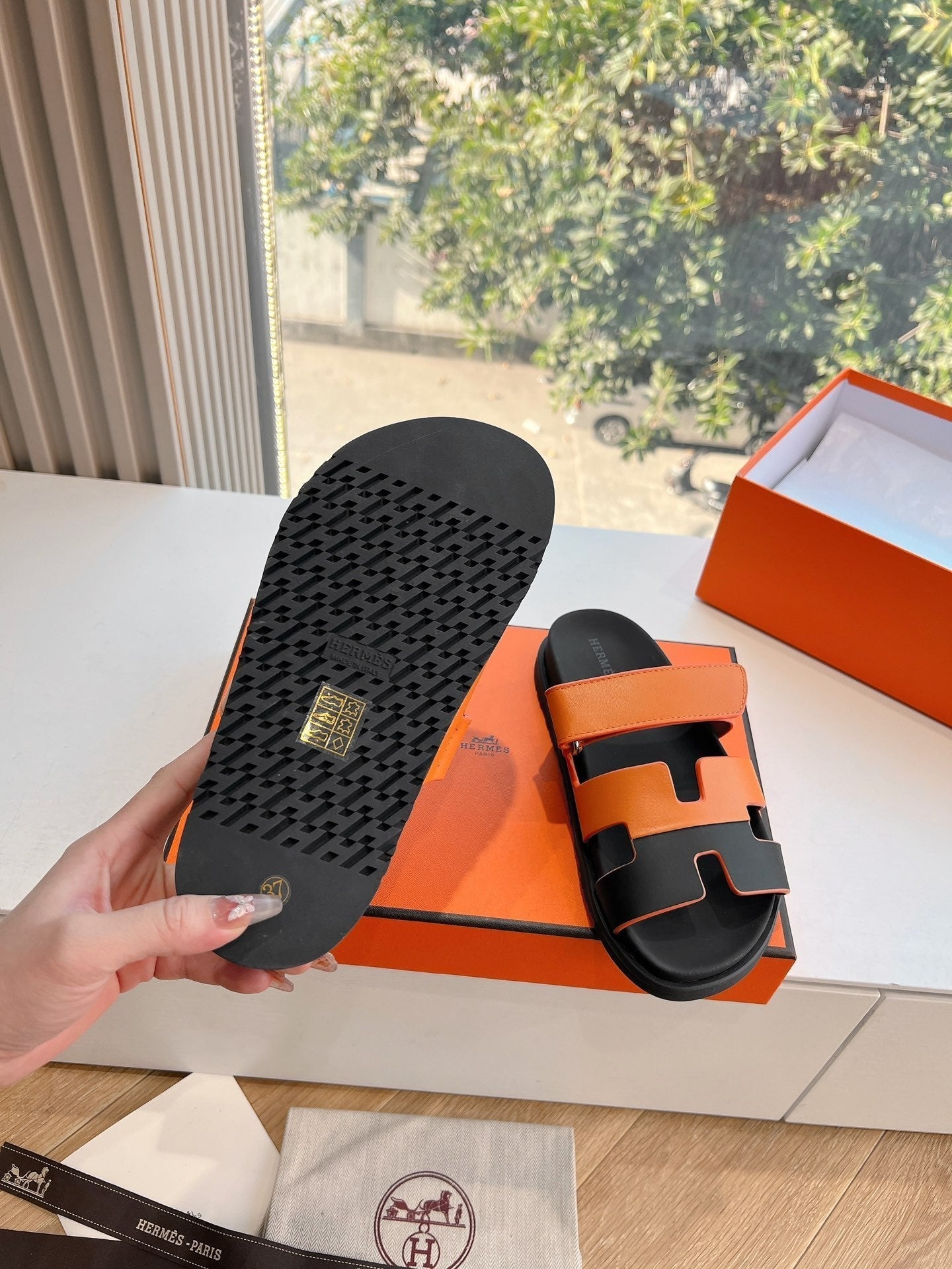 CHYPRE SANDAL IN VIVID ORANGE MIX BLACK CALFSKIN - 35