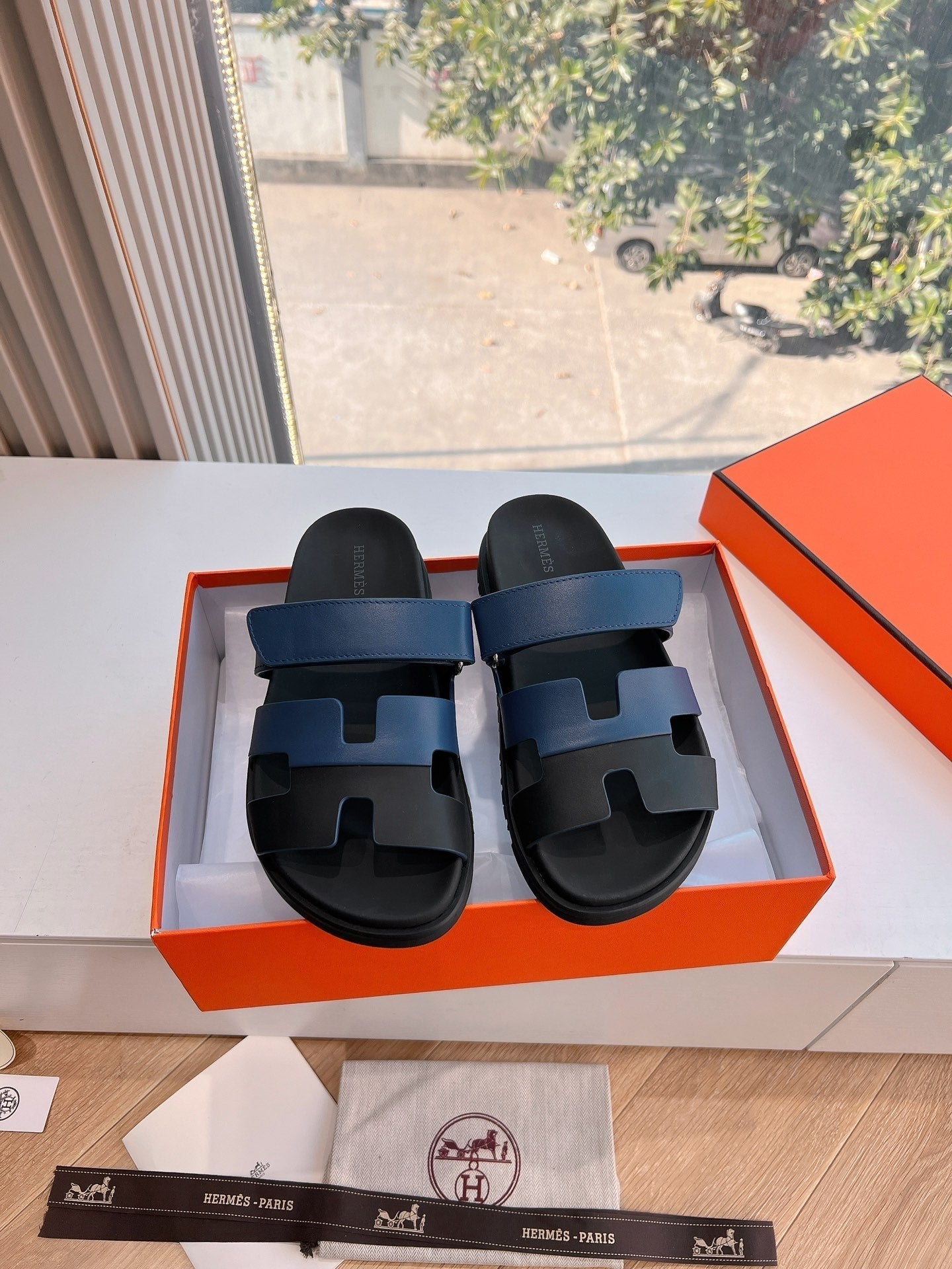 CHYPRE SANDAL IN AEGEAN BLUE MIX BLACK CALFSKIN - 35