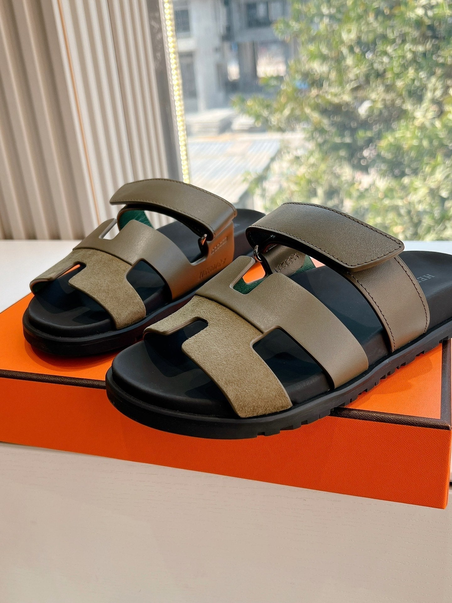CHYPRE SANDAL IN ARMY GREEN SUEDE AND CALFSKIN - 35