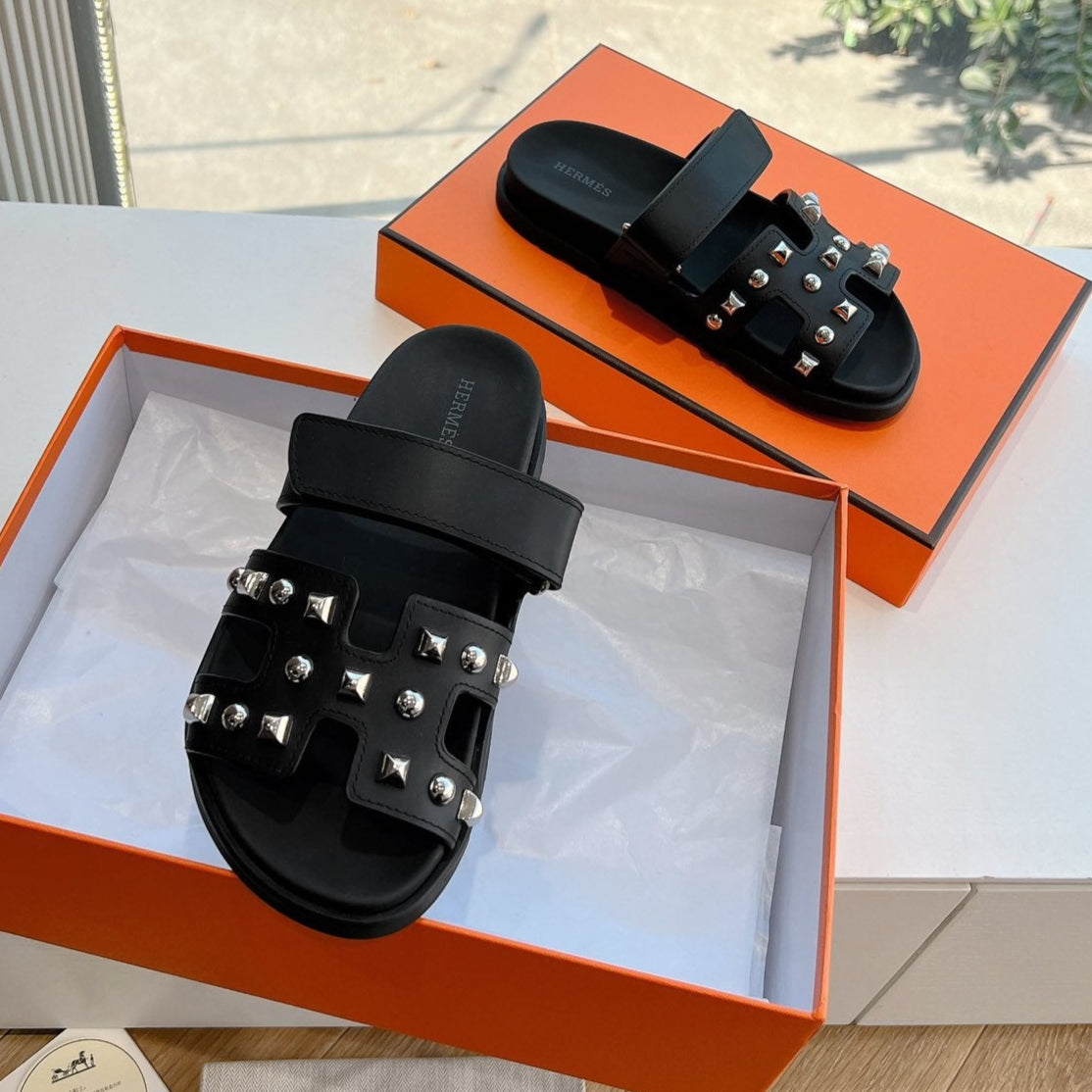 CHYPRE SANDAL IN BLACK CALFSKIN WITH STUDS - 35