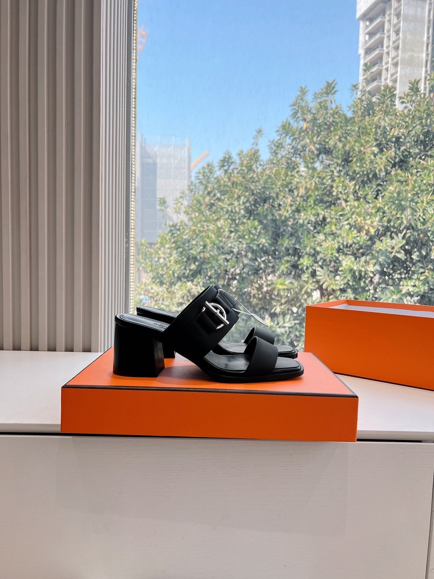 KUTE 60 SANDAL IN BLACK CALFSKIN - 35