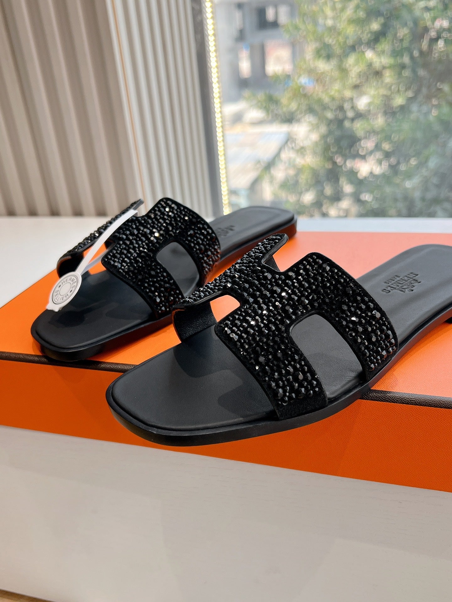 0RAN SLIDE IN BLACK CALFSKIN WITH CRYSTALS - 35