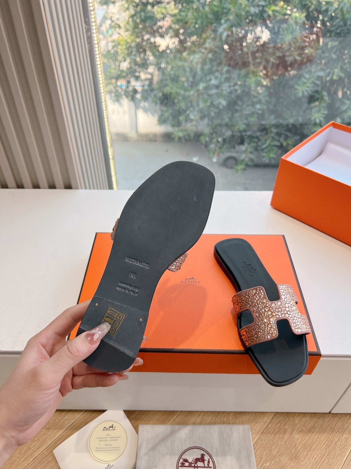 0RAN SLIDE IN PENNY BROWN CALFSKIN WITH CRYSTALS - 35