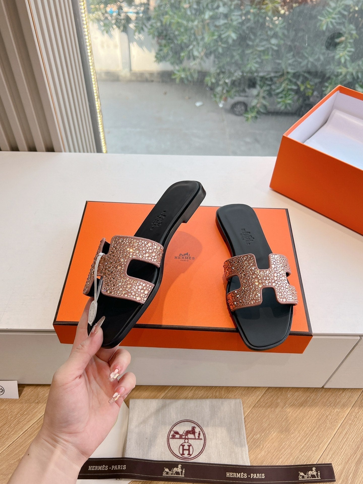 0RAN SLIDE IN PENNY BROWN CALFSKIN WITH CRYSTALS - 35