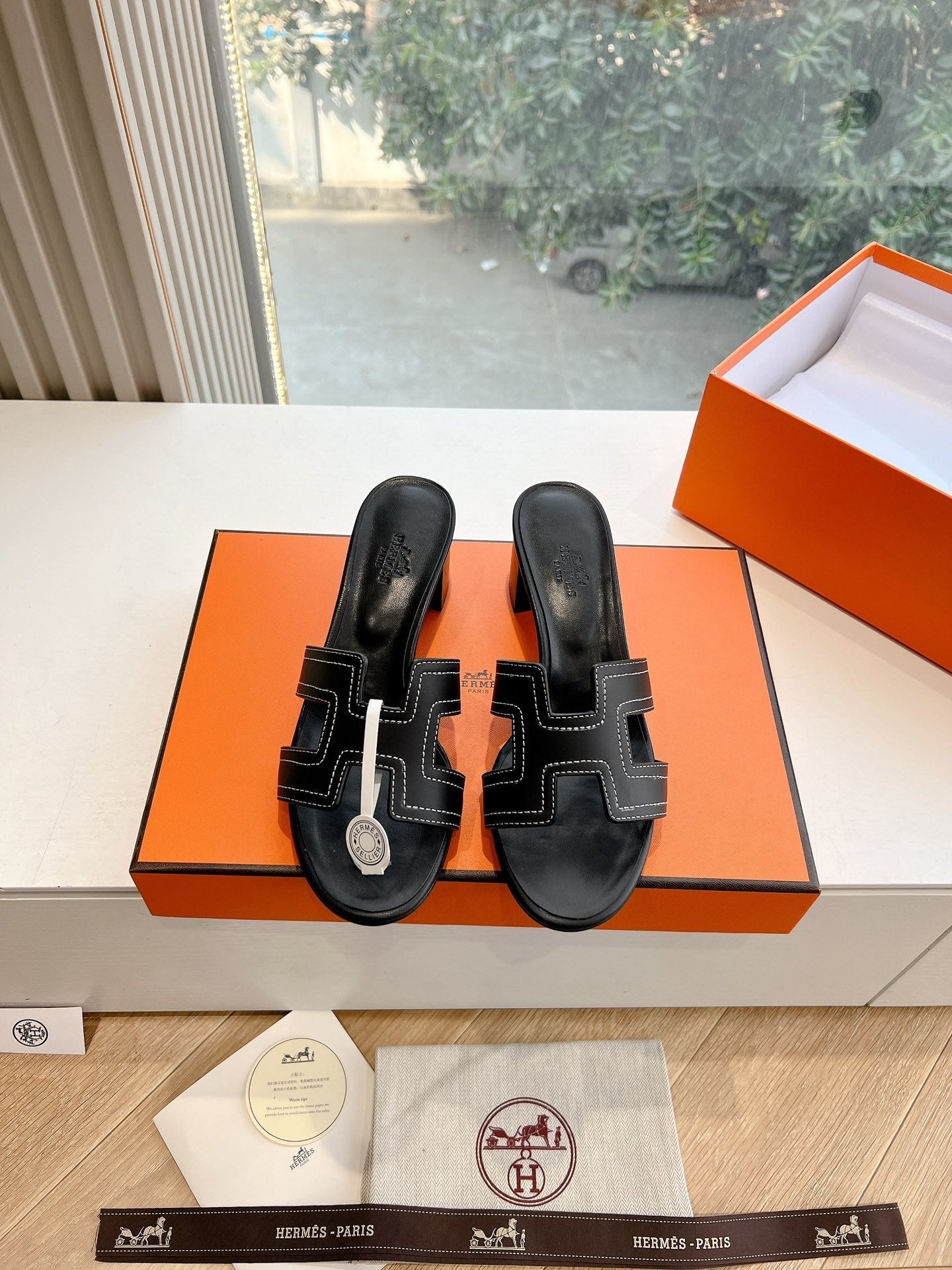 0ASIS SANDAL IN BLACK MIX WHITE CALFSKIN - 35