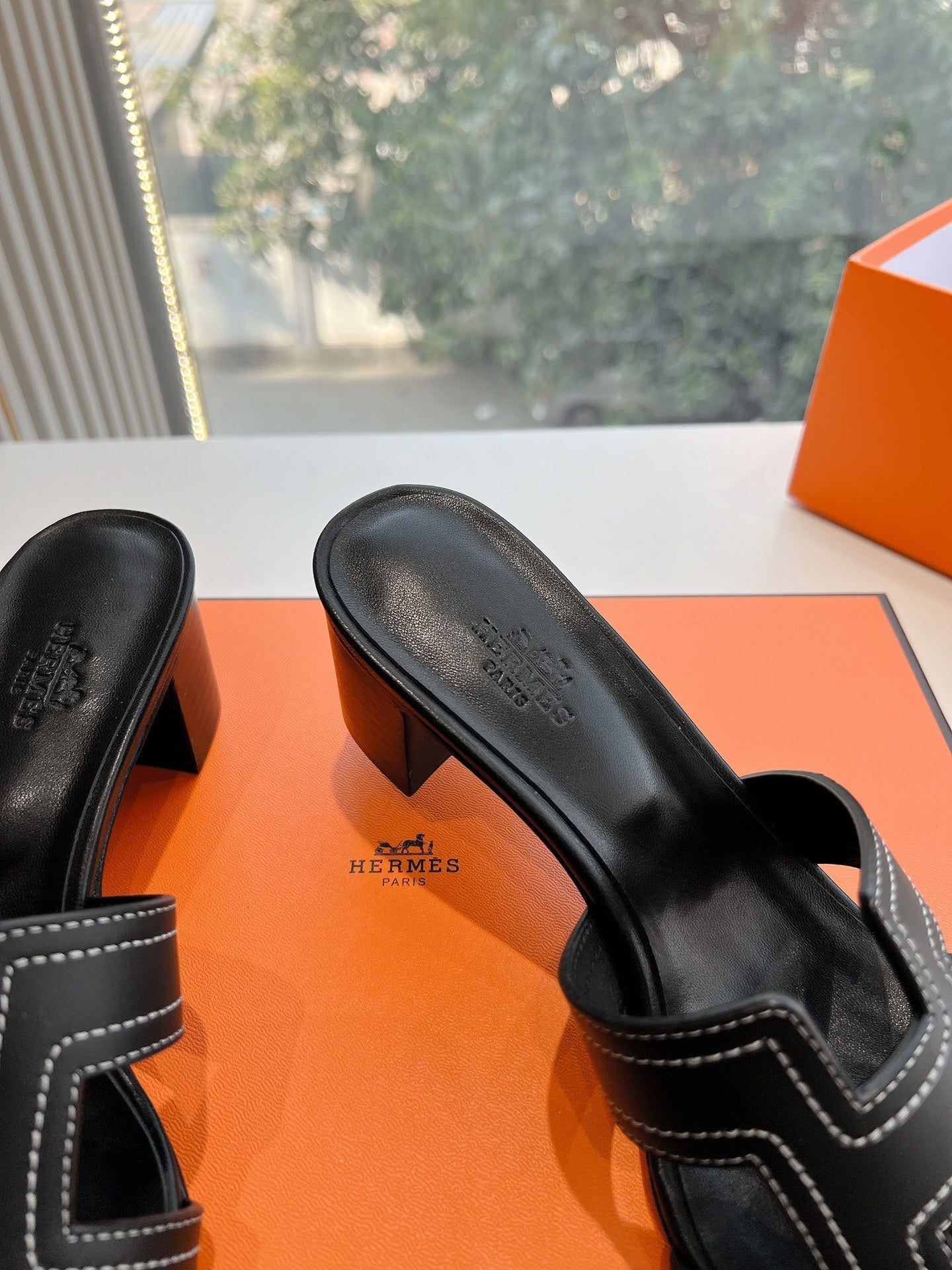 0ASIS SANDAL IN BLACK MIX WHITE CALFSKIN - 35