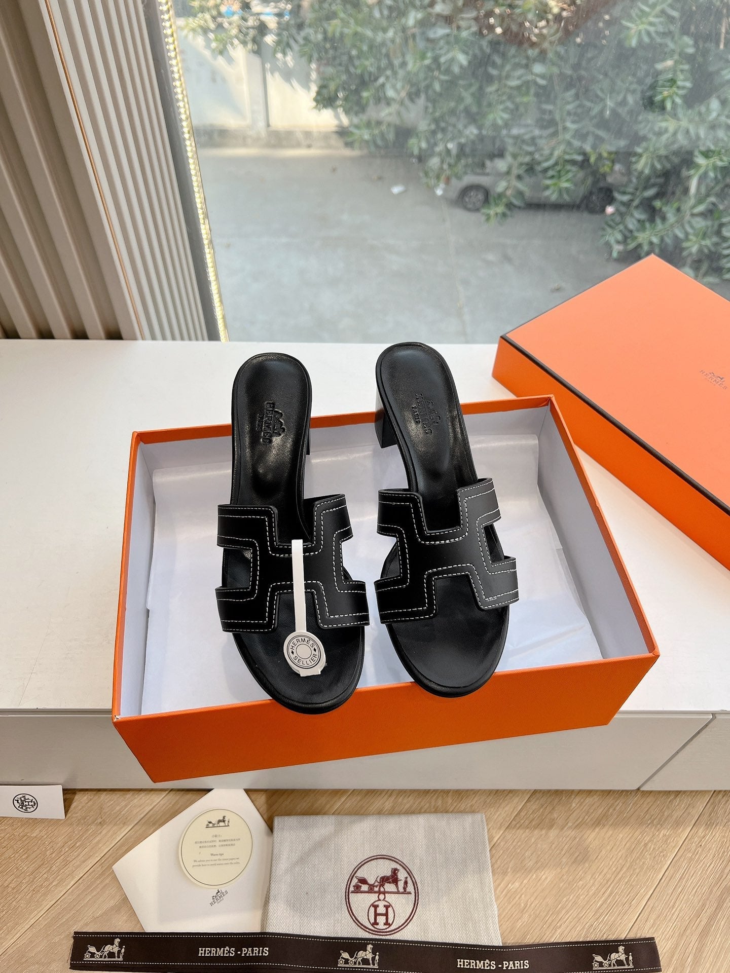 0ASIS SANDAL IN BLACK MIX WHITE CALFSKIN - 35