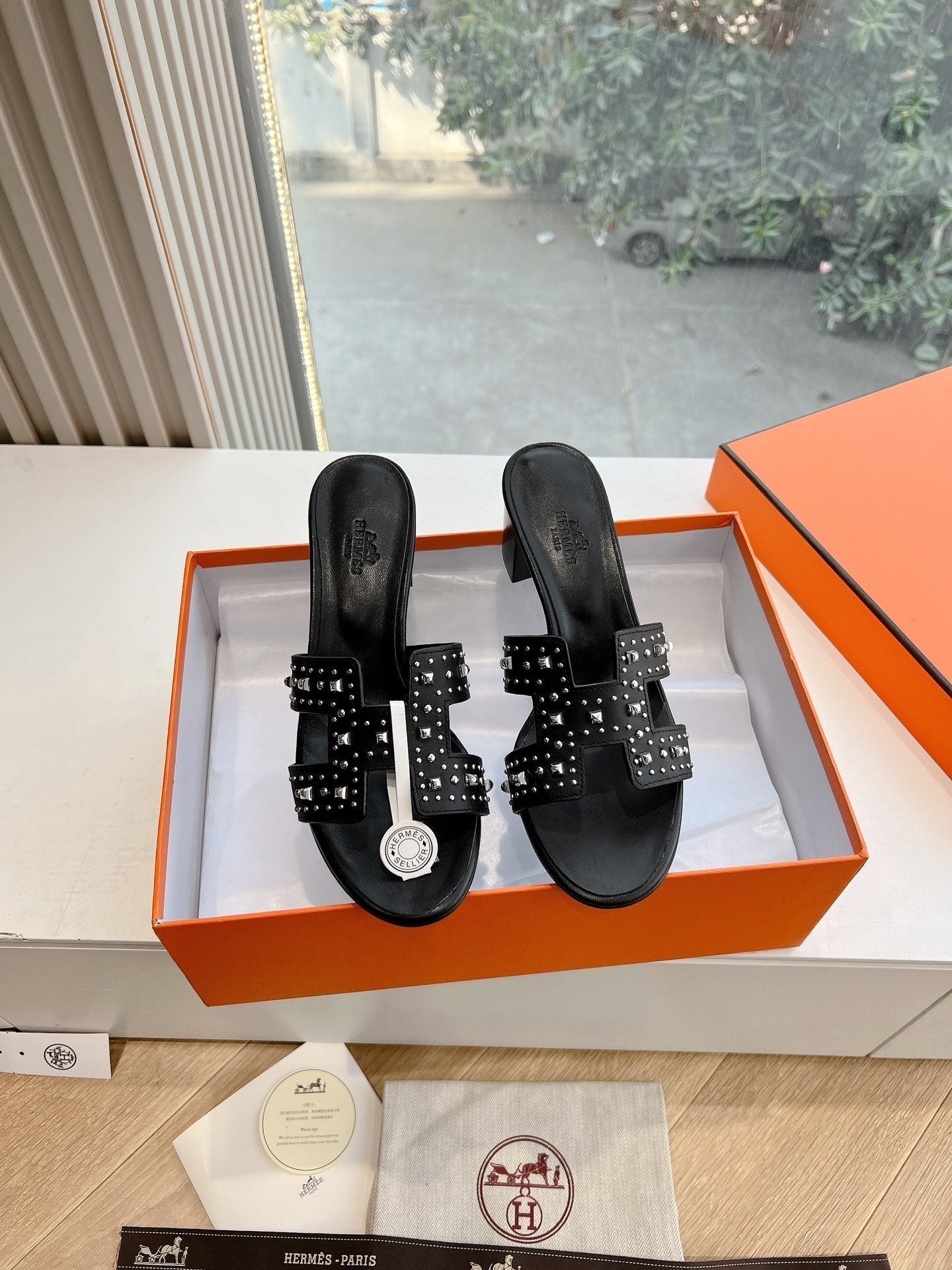 0ASIS SANDAL IN BLACK CALFSKIN WITH STUD - 35