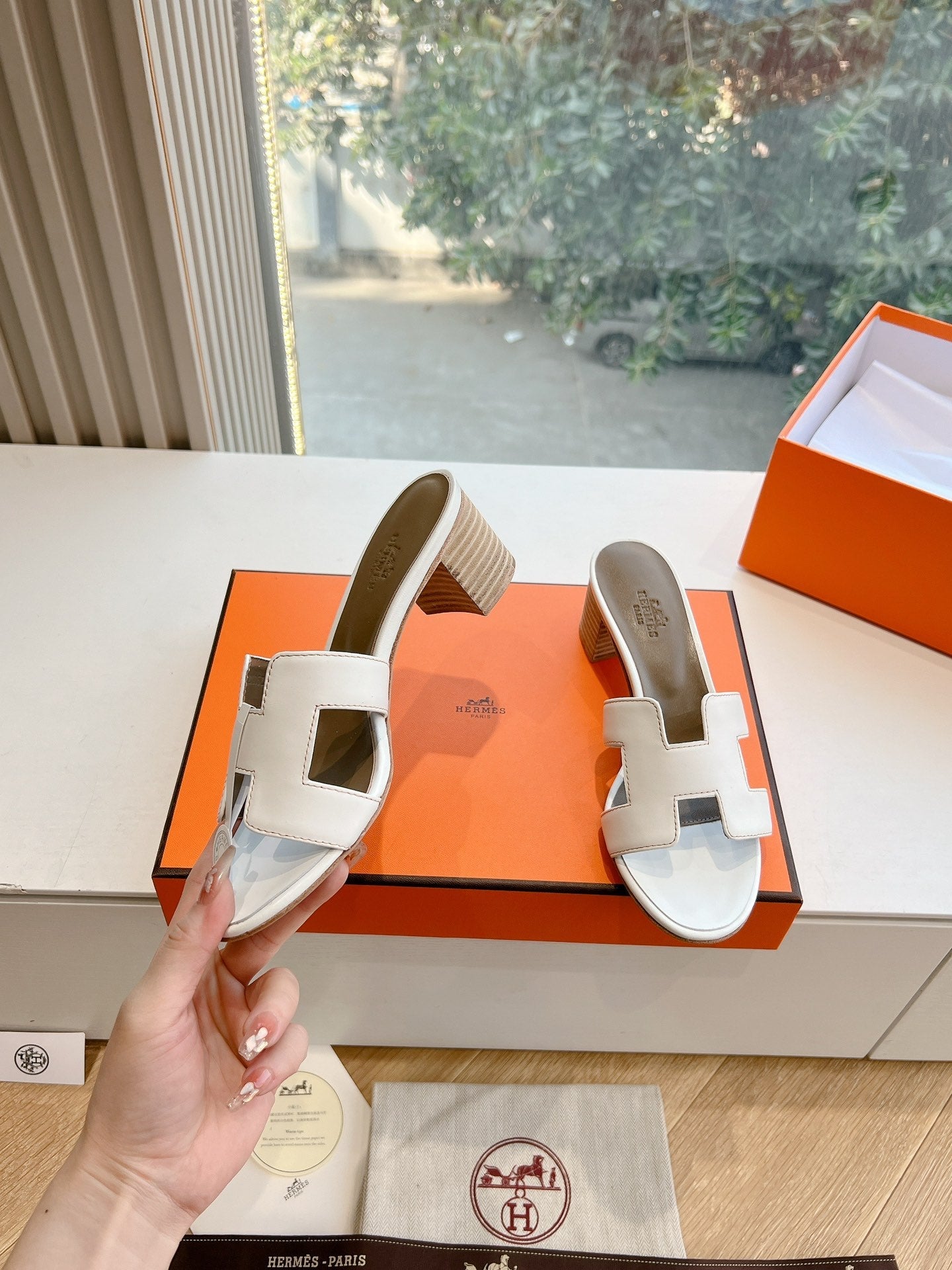 0ASIS SANDAL IN WHITE CALFSKIN - 35