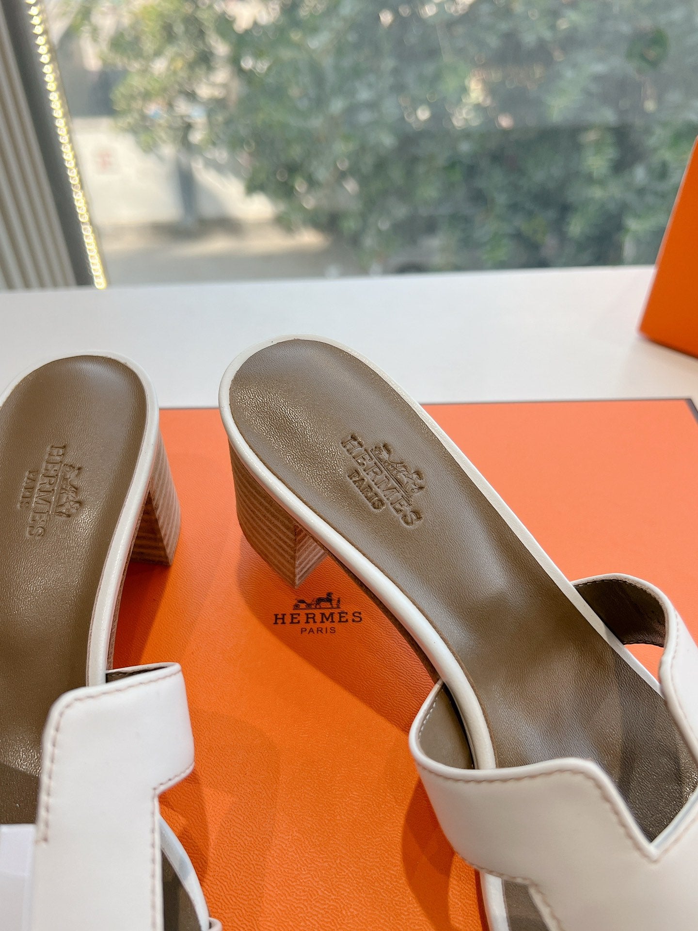 0ASIS SANDAL IN WHITE CALFSKIN - 35