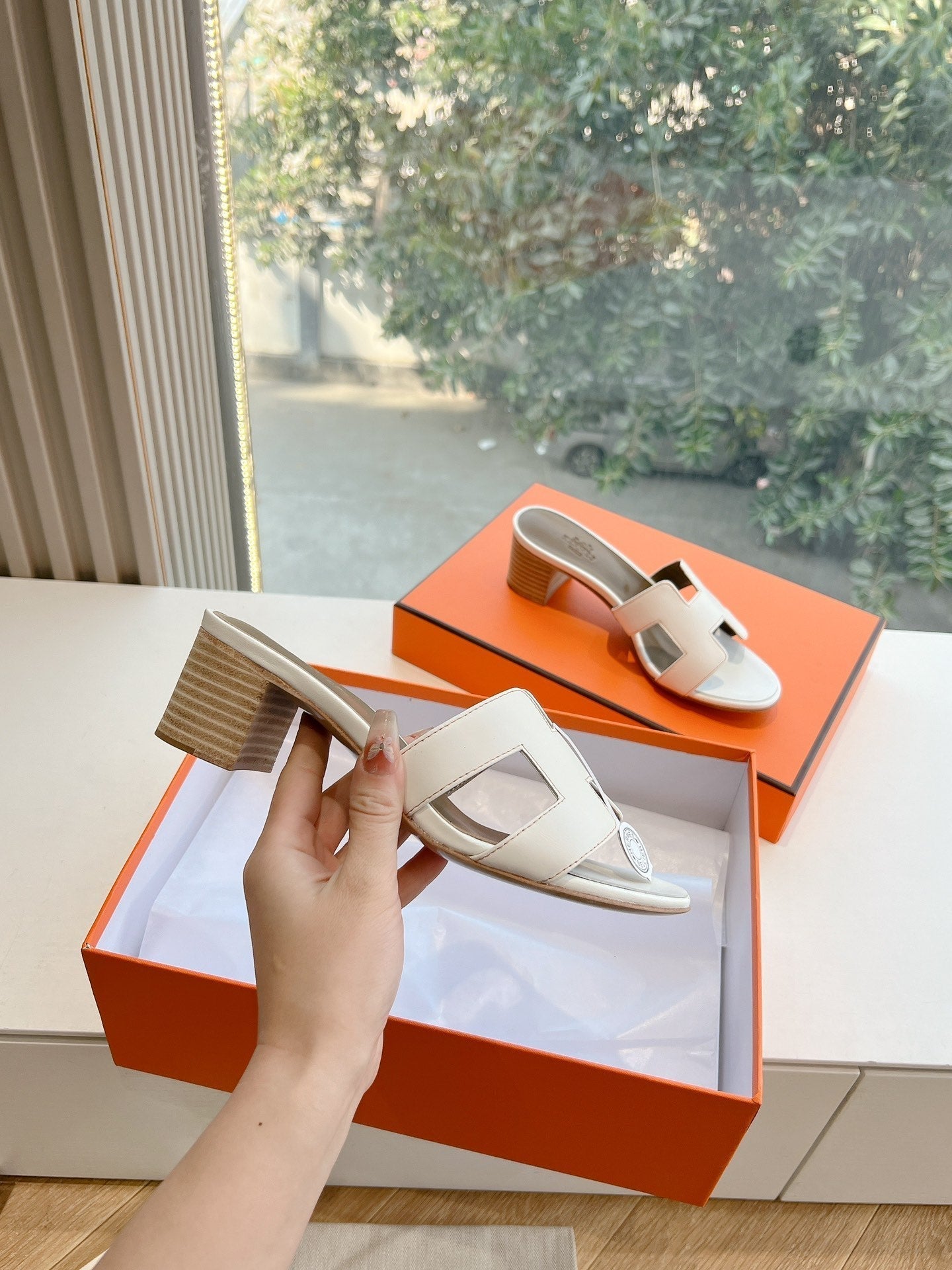 0ASIS SANDAL IN WHITE CALFSKIN - 35