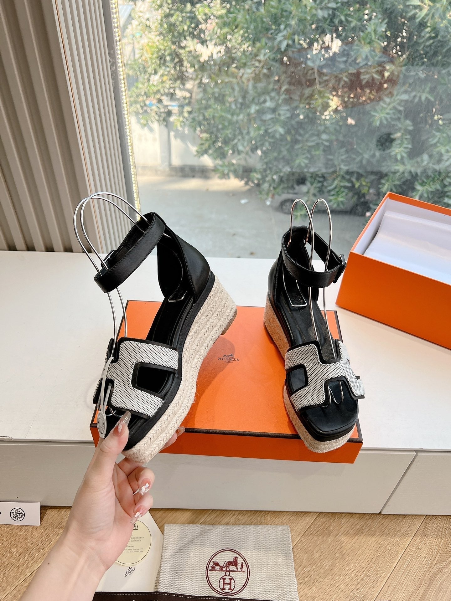 ELDA ESPADRILLE IN WHITE FABRIC AND BLACK CALFSKIN - 35