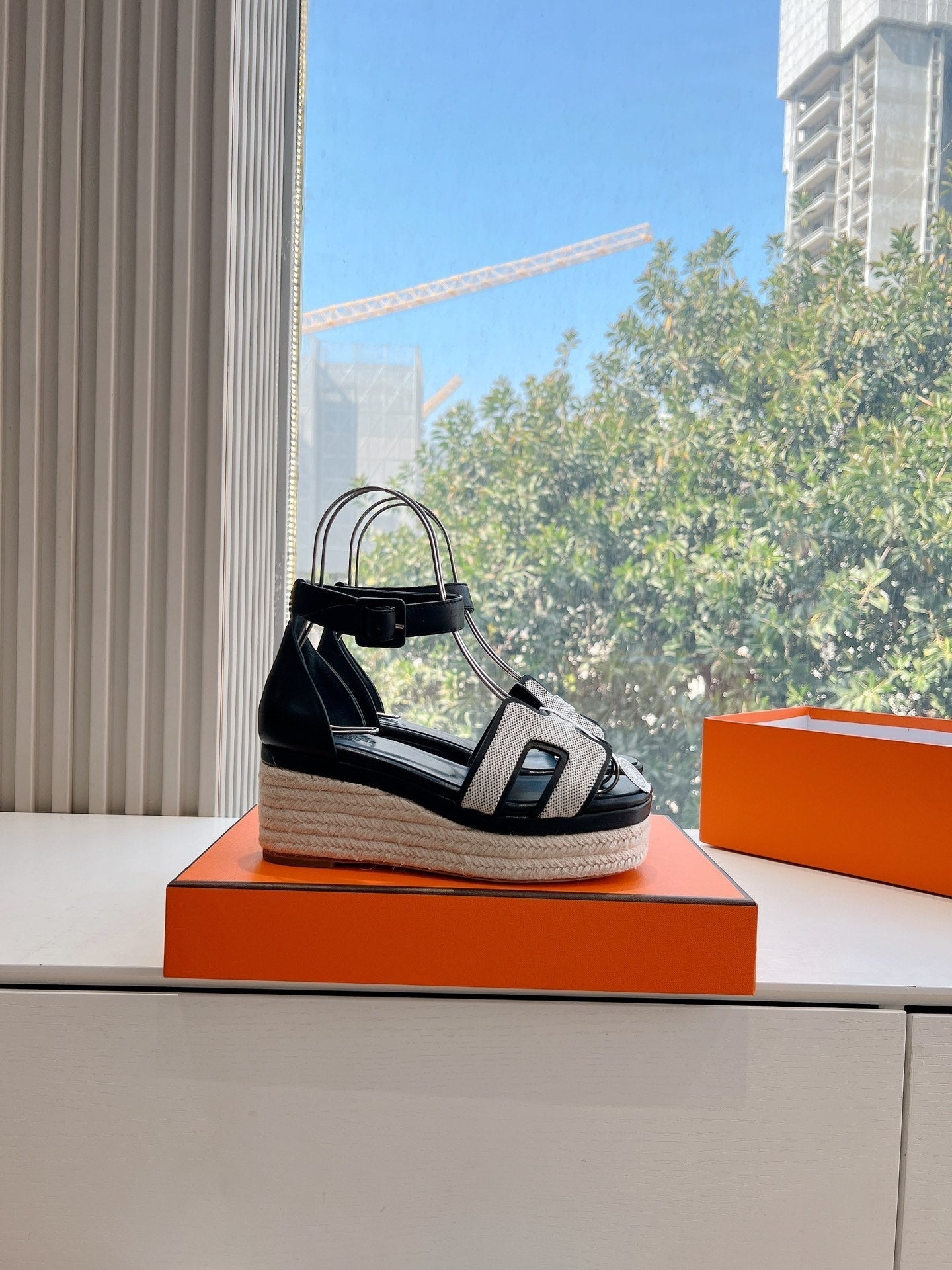 ELDA ESPADRILLE IN WHITE FABRIC AND BLACK CALFSKIN - 35