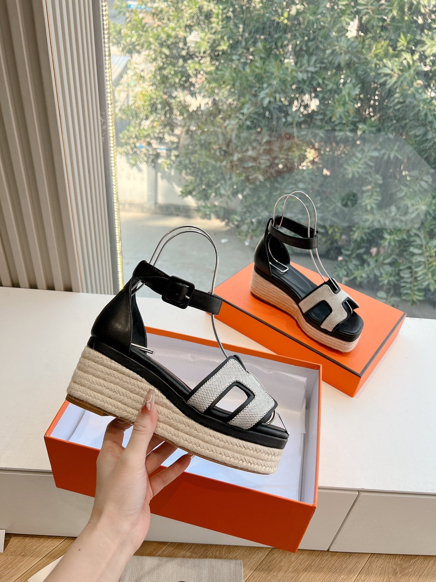 ELDA ESPADRILLE IN WHITE FABRIC AND BLACK CALFSKIN - 35