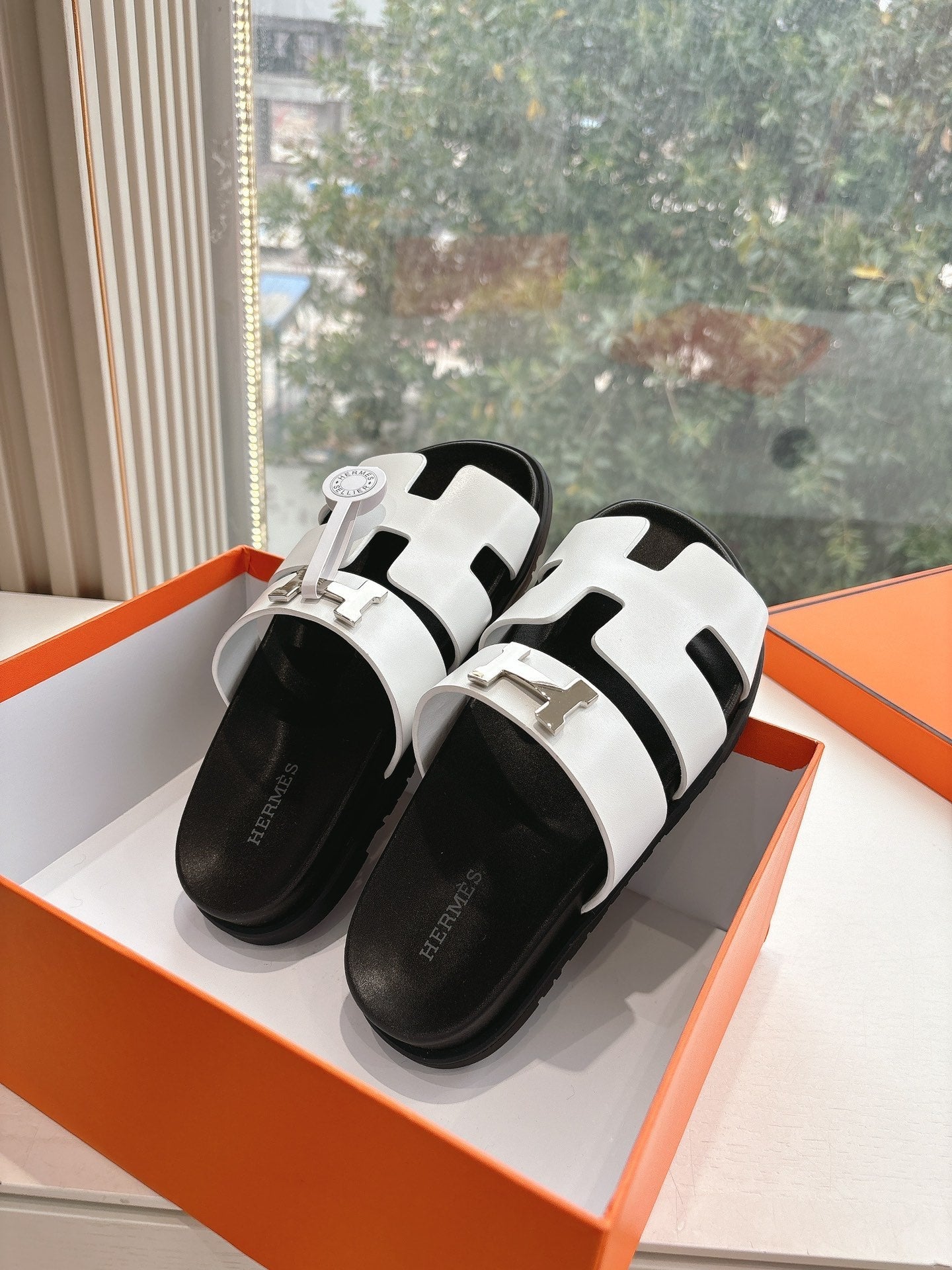 CHYPRE SANDAL IN WHITE CALFSKIN - 35